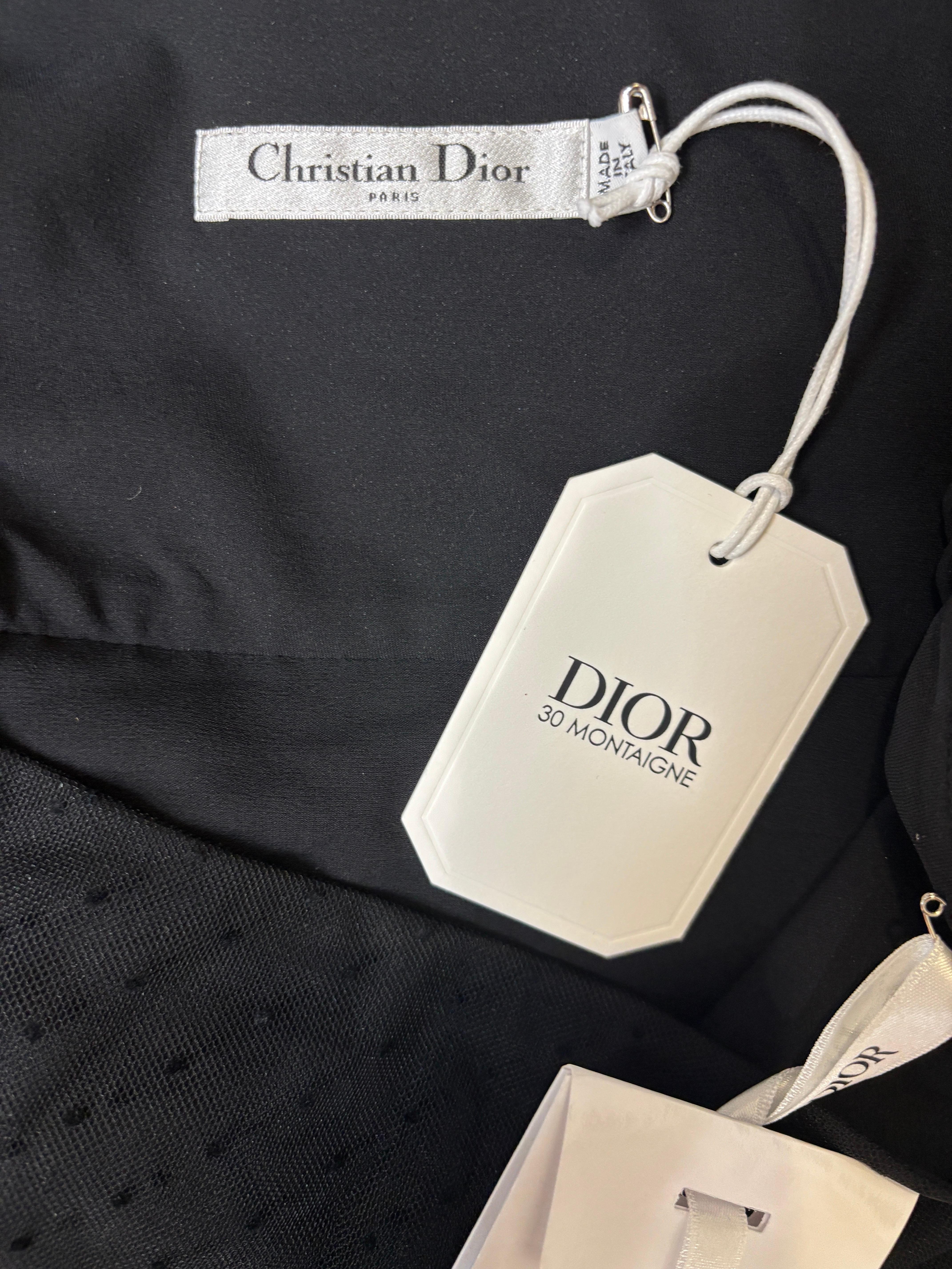 Marca: Christian Dior
Talla: 12
Color: Negro
Nuevo con etiquetas
Precio original: 4.500
Medidas:
Cintura - 16,5 pulgadas
Longitud - 33 pulgadas
Cadera - 23 pulgadas