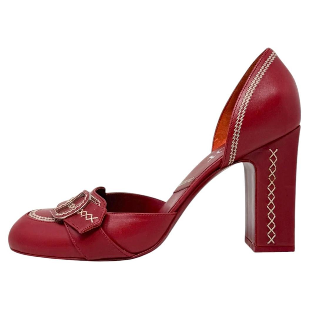Escarpins Dior printemps 2005, en cuir rouge, coutures apparentes, boucle CD, style d'Orsay, talons carrés, taille 41