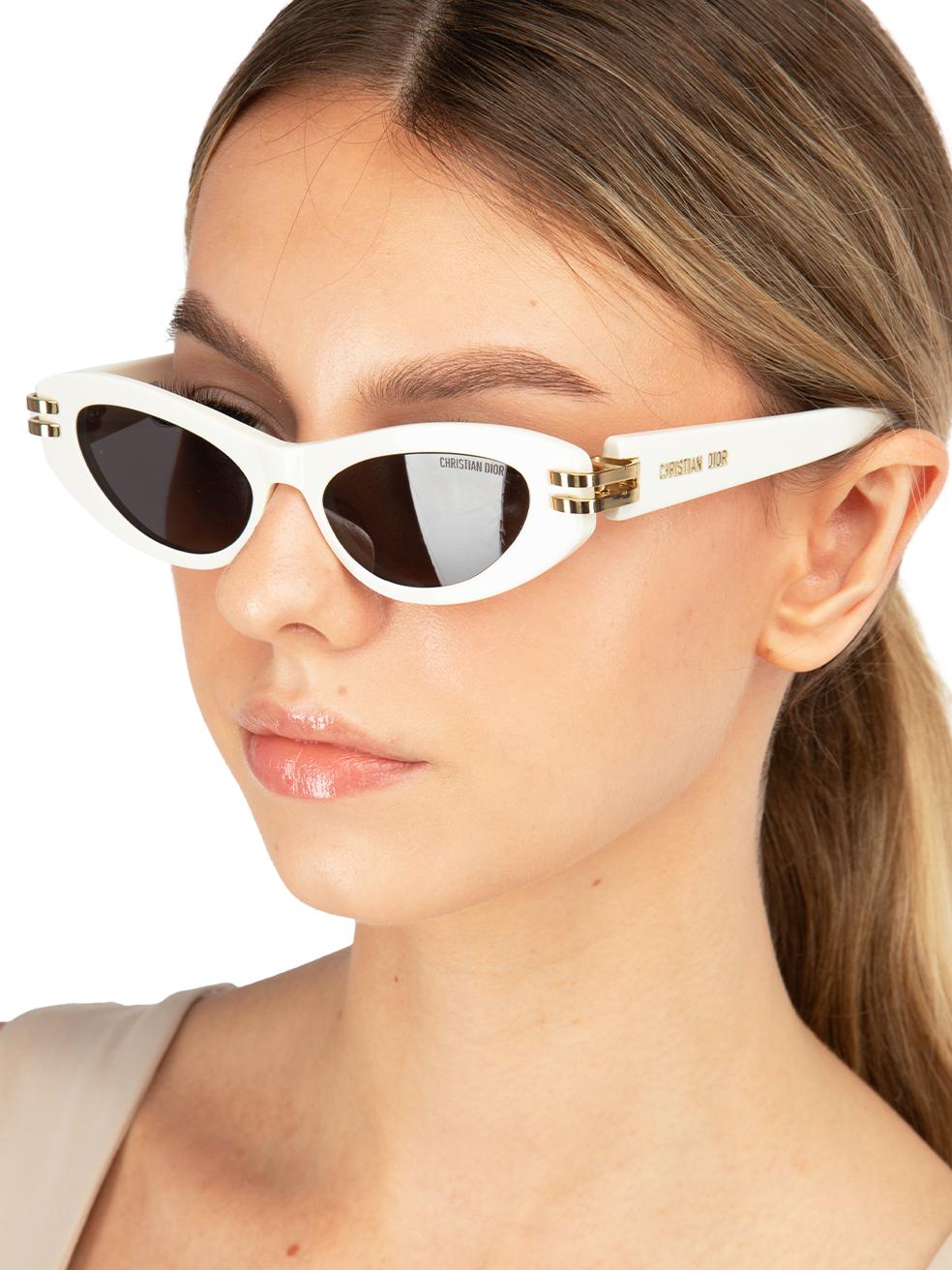 CONDITION is New with tags on this brand new Dior designer item. This item comes with original packaging.
 
 
 
 Details
 
 
 SS24
 
 CD40142U
 
 Model: CDior B1U
 
 White
 
 Acetate
 
 Cat eye sunglasses
 
 Grey tinted lenses
 
 Full rim
 
 100% UV