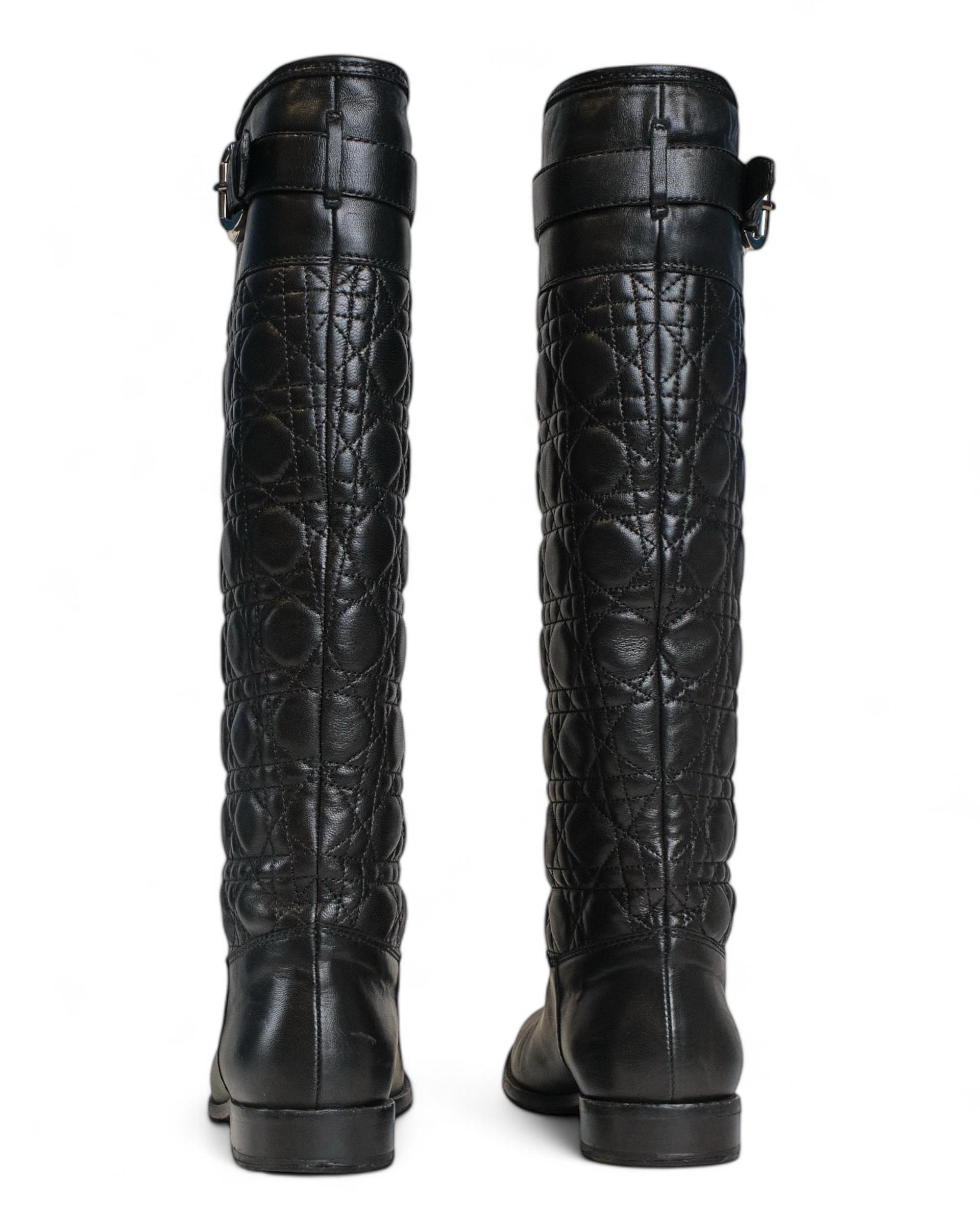 Dior Cannage Schnalle Schwarz Stiefel im Zustand „Gut“ im Angebot in Torre Del Greco, IT