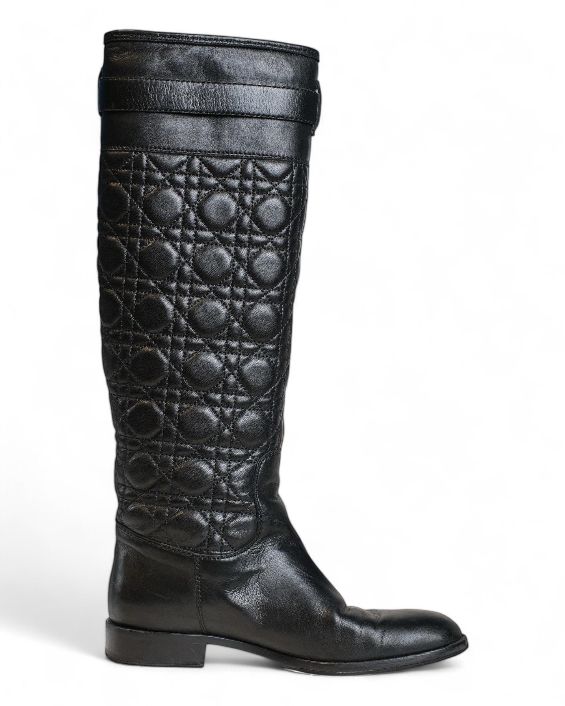 Dior Cannage Schnalle Schwarz Stiefel Damen im Angebot