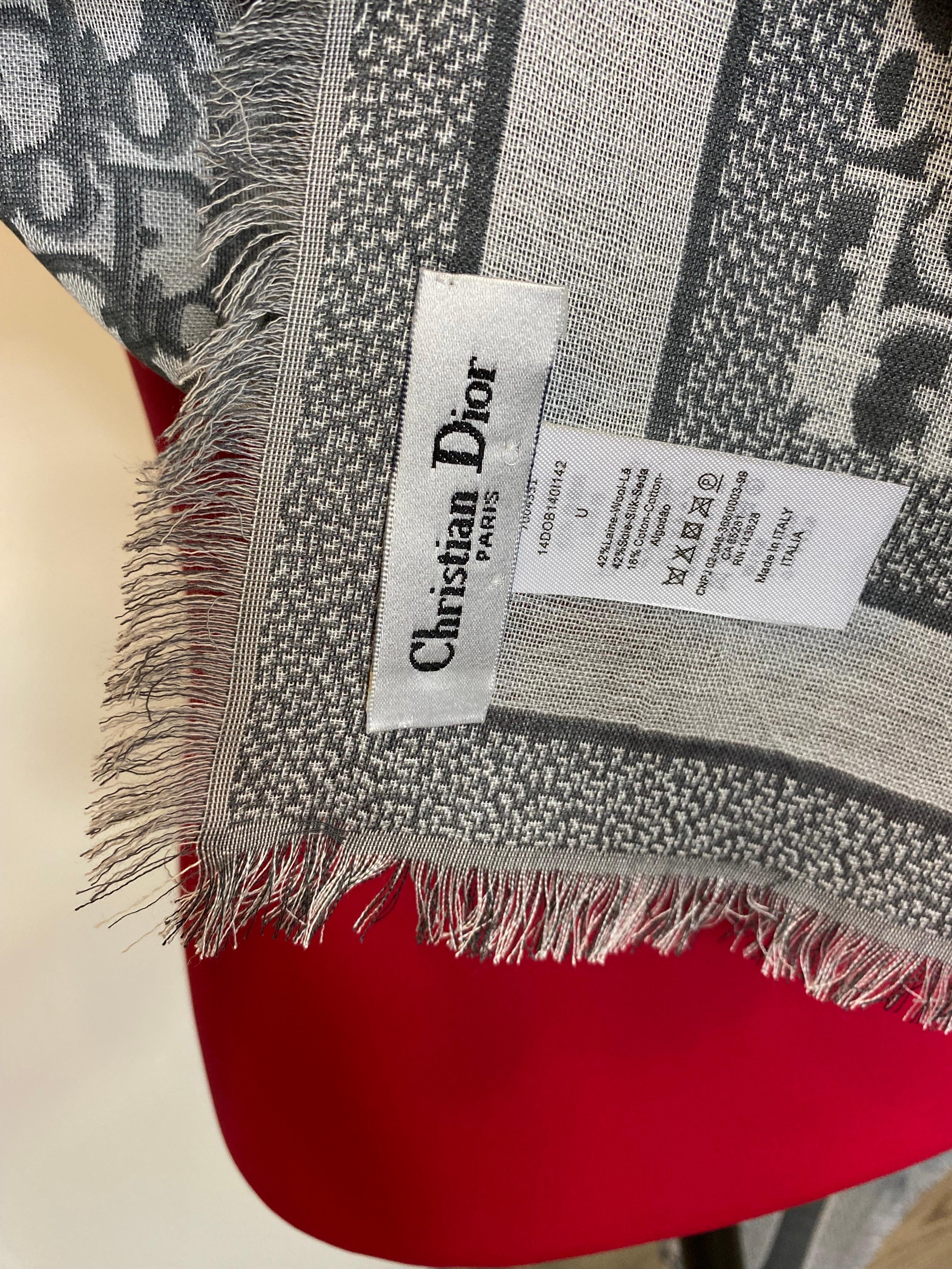 Dior stole In New Condition In Carnate, IT