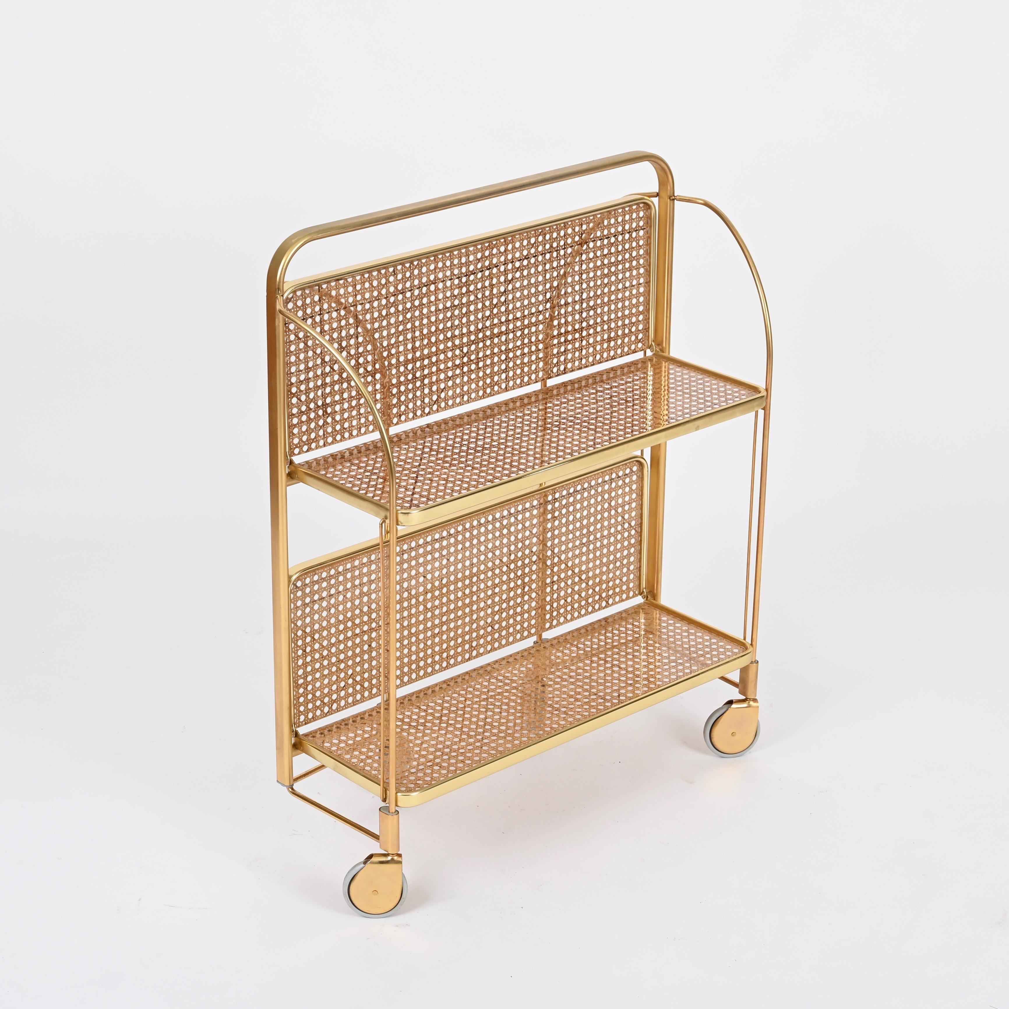 Carrito de bar plegable estilo Dior Metal dorado, lucita y paja, Italia Años 70 en venta 8