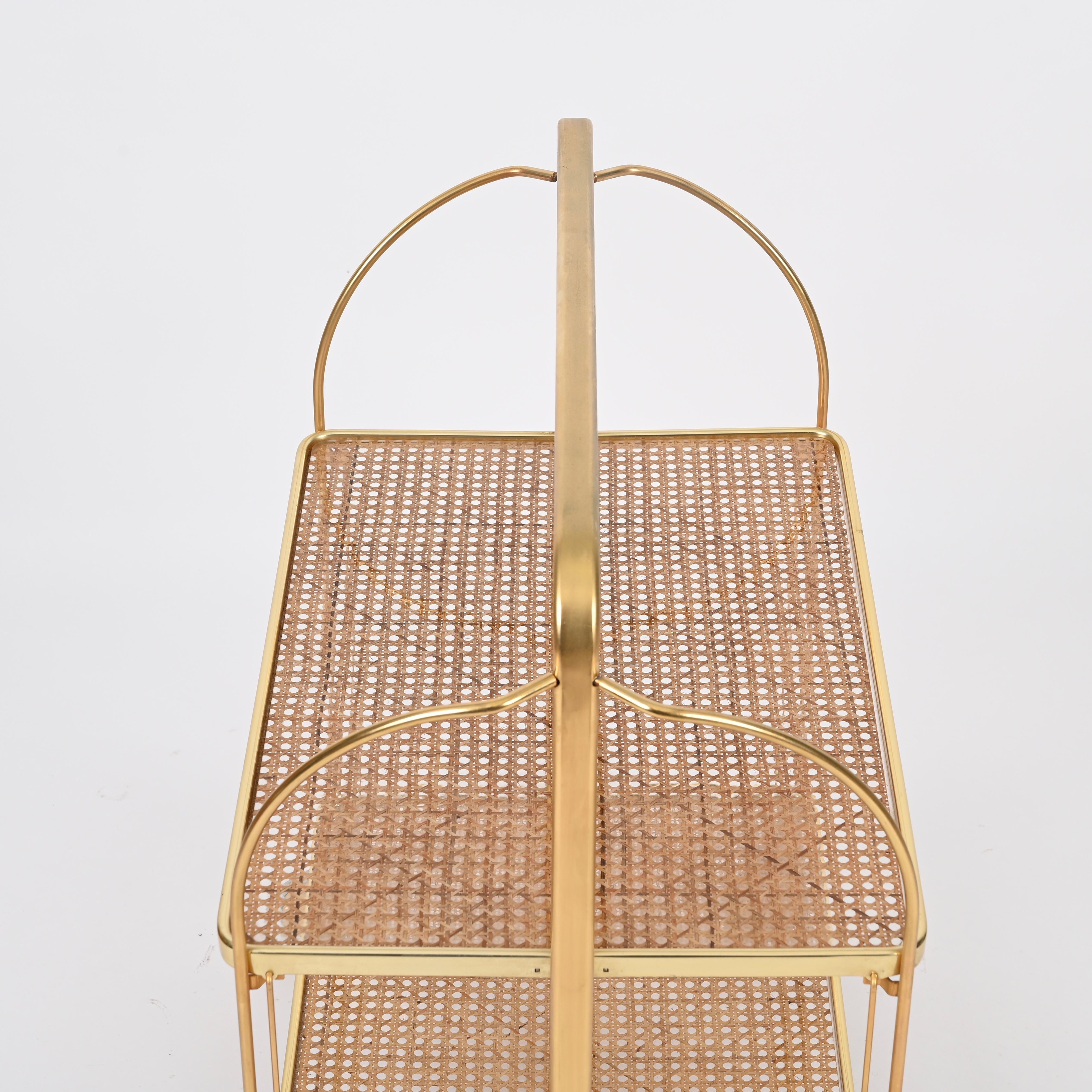 Carrito de bar plegable estilo Dior Metal dorado, lucita y paja, Italia Años 70 siglo XX en venta