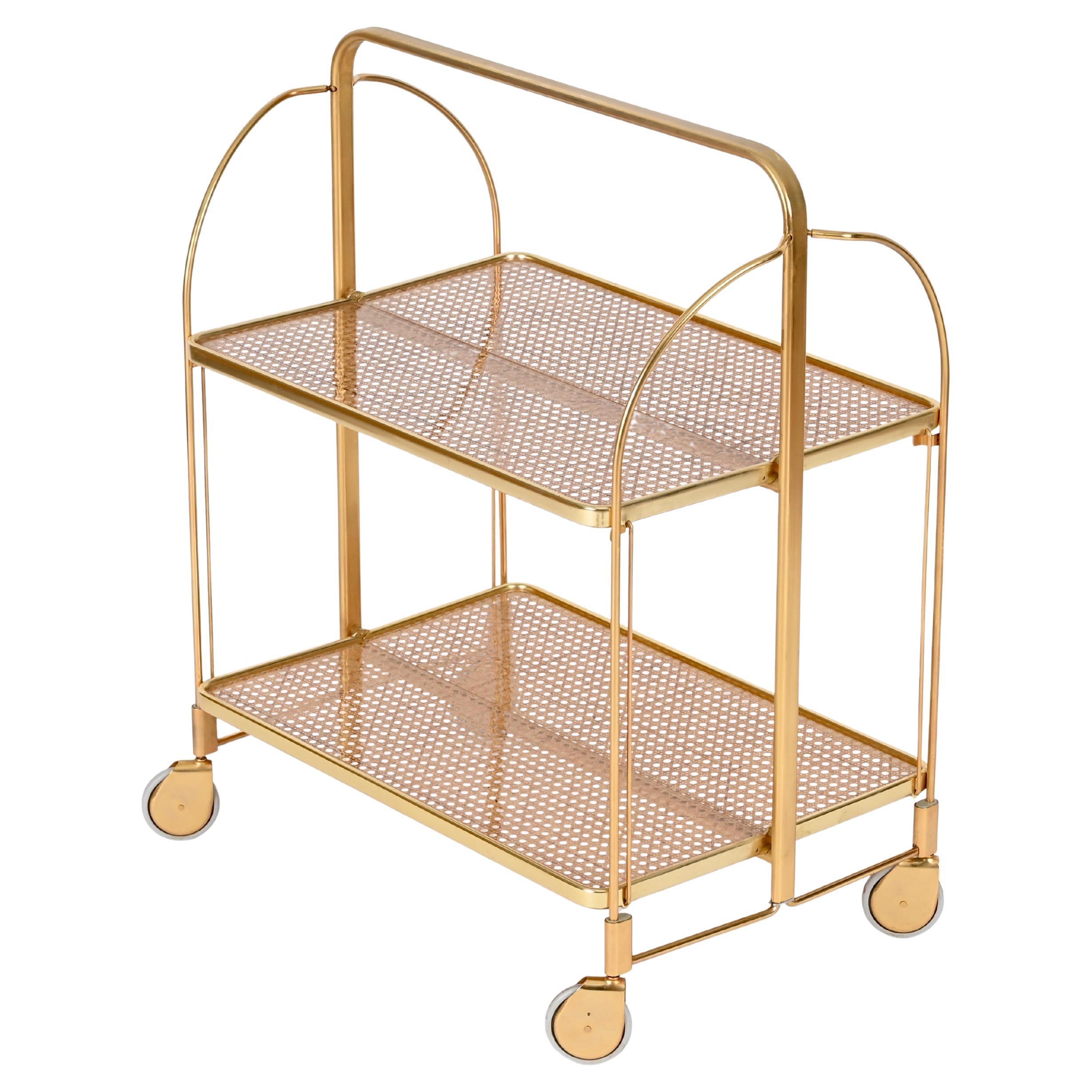Carrito de bar plegable estilo Dior Metal dorado, lucita y paja, Italia Años 70