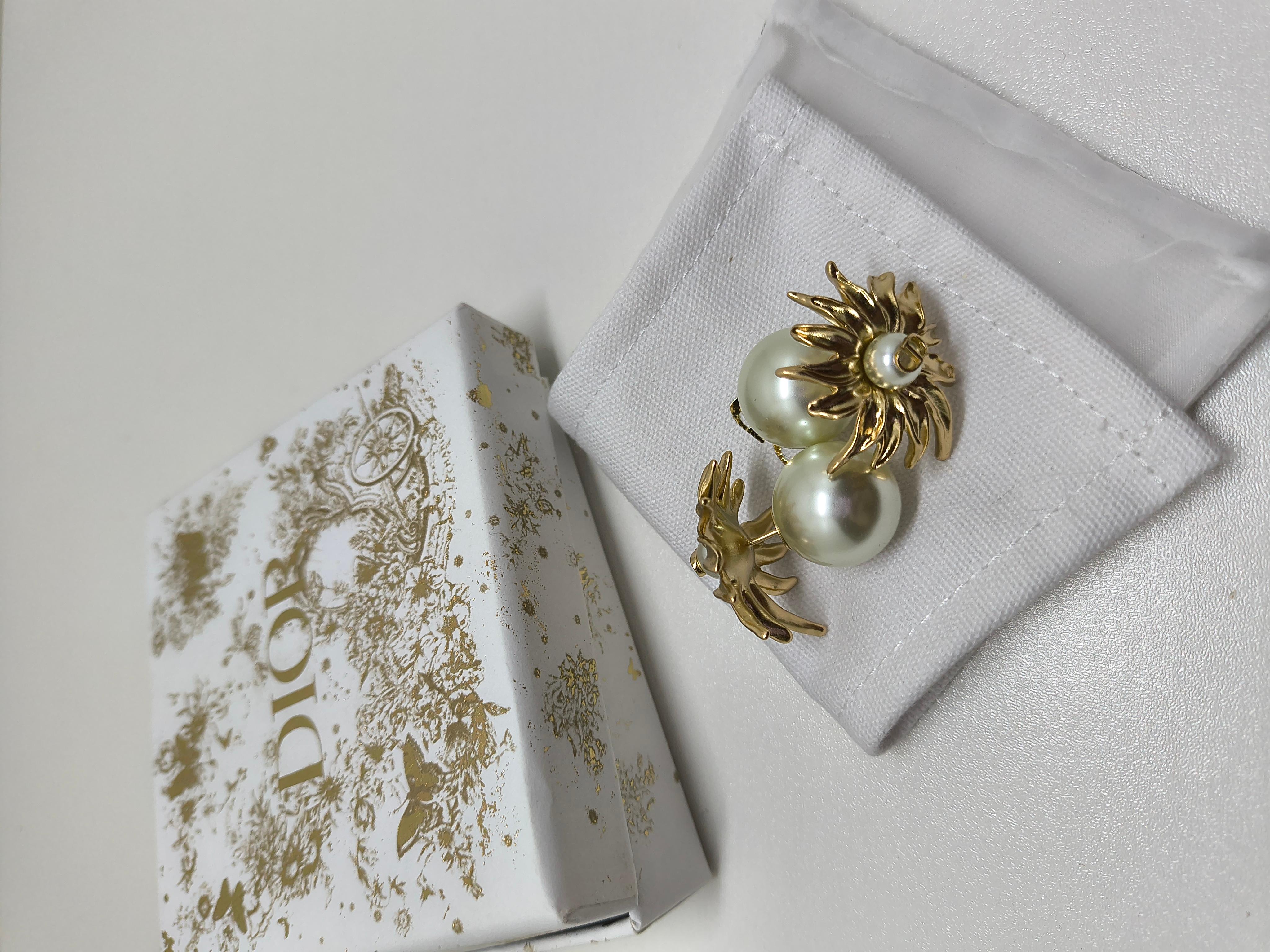 Christian Dior Sun Tribal Double Pearl Stud Earrings In Excellent Condition For Sale In PUTNEY, NSW