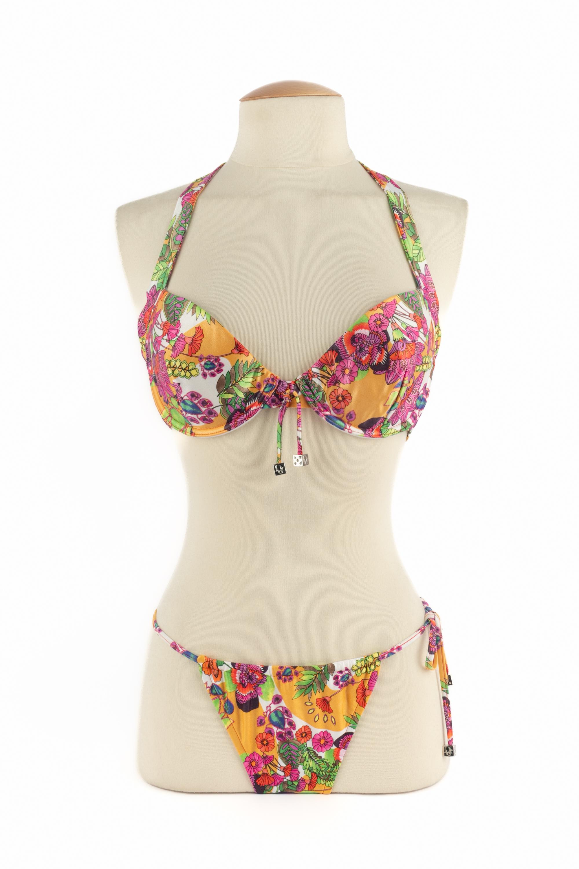 DIOR - Zweiteiliger, mit Blumen bedruckter Badeanzug. 