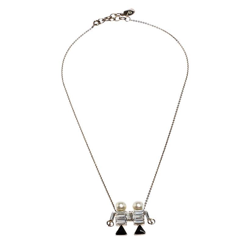 Add a unique touch by wearing this necklace from Dior which comes as the third astrological Zodiac sign, Gemini. The crystals studded in the center combine well with the faux pearls decorated on the top. The twin pendant is held by a chain and