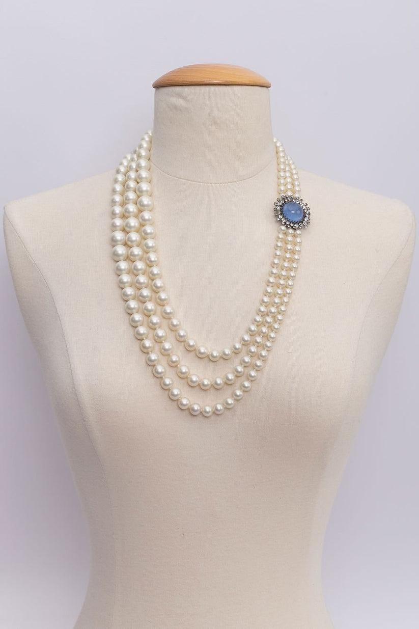 Dior Necklace made of three strings of knot-mounted faux pearls. The clasp is made of silver plated, rhinestones and glass paste. Not signed, from the 1950s.

Additional information: 
Dimensions: Length of the shorter string: 62 cm (24.4 in)