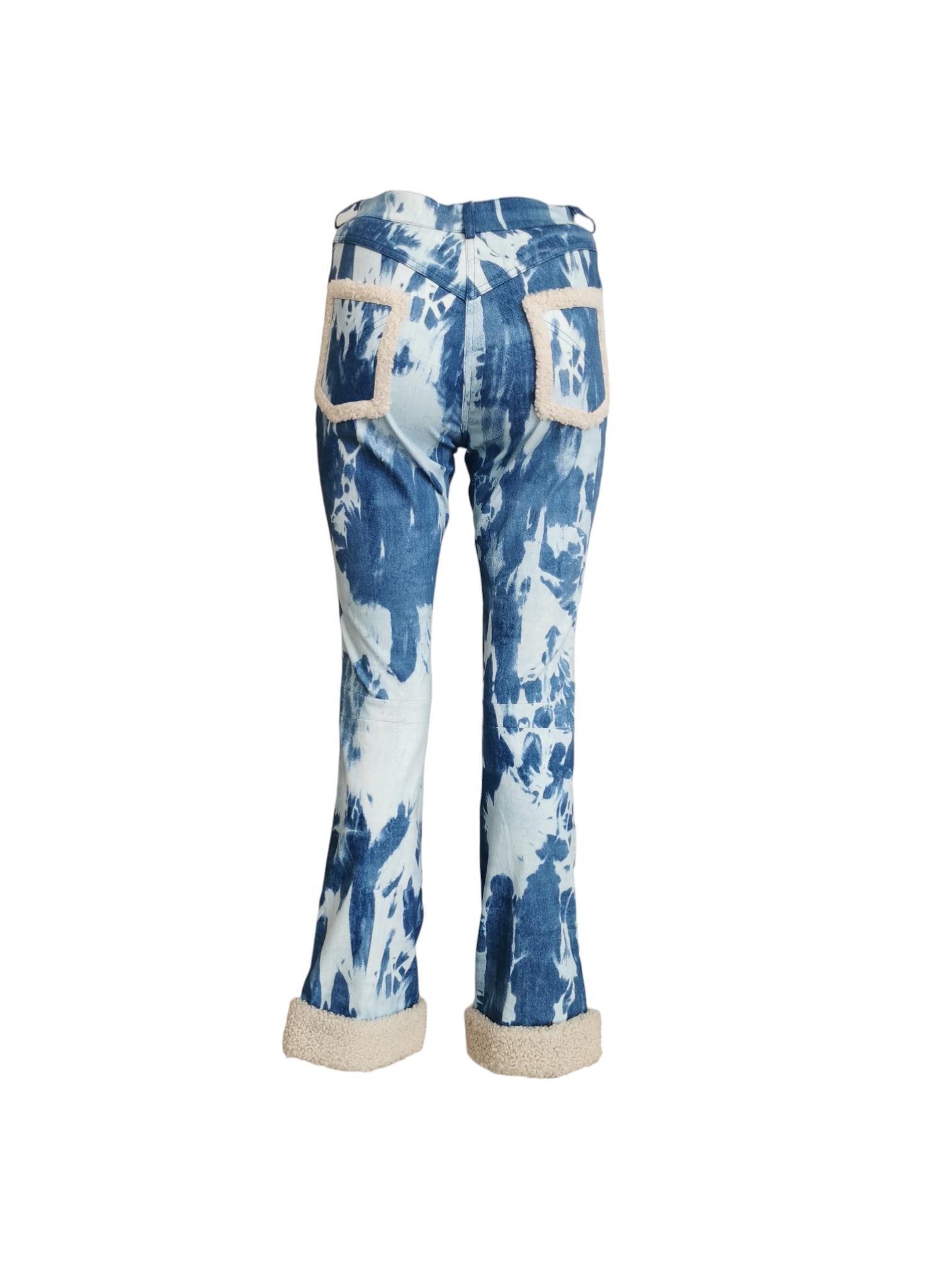 “Welcome to all our Super Fly Girls” (Vogue, 2000). During the Dior 2000fw collection two main themes were featured: monogram and tie dye. These jeans seem to be a very close version to the runway pair of look 28. The pants have shearling cuff and