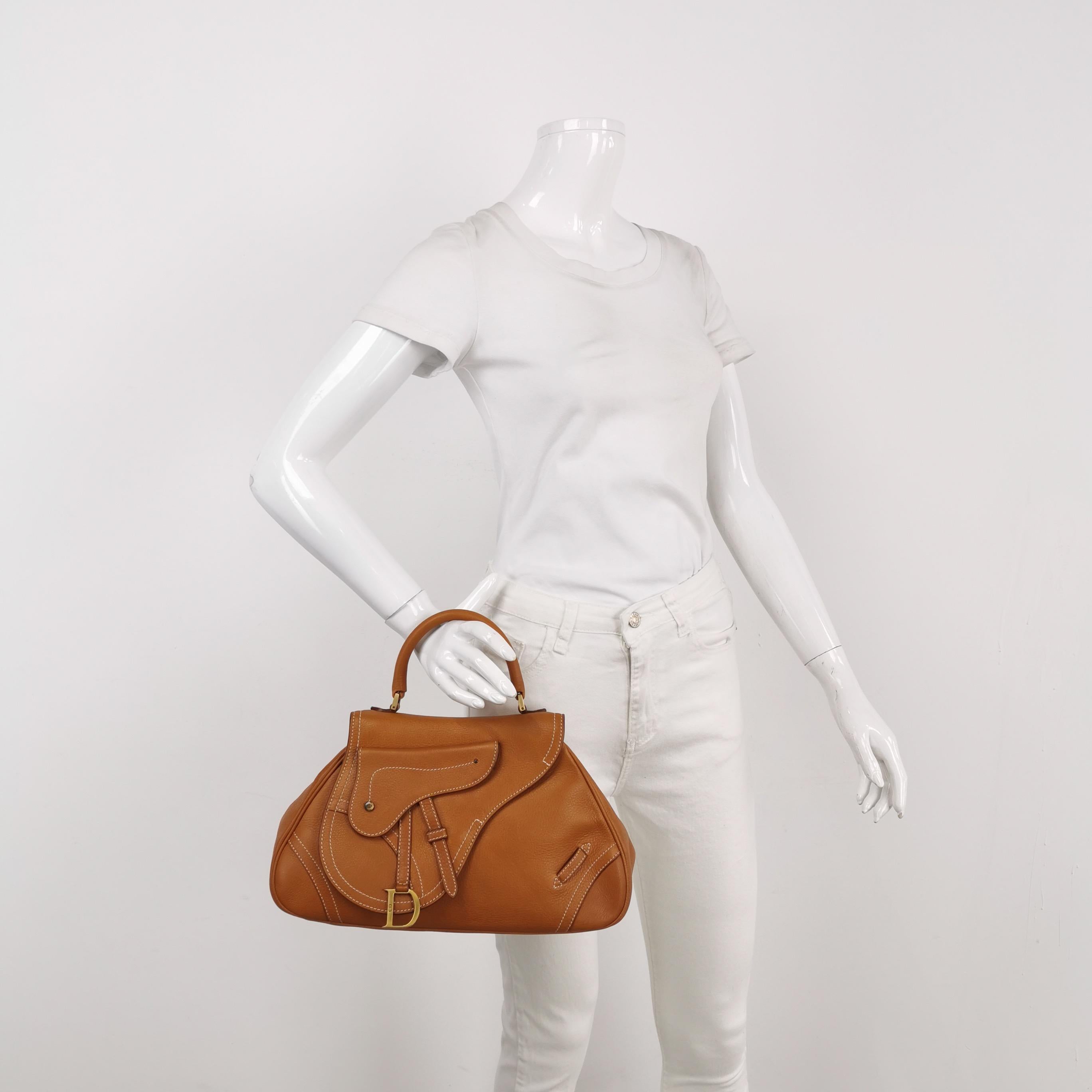 Discover the sophistication and elegance of Dior with the Rasta Trotter Double Saddle Shoulder Bag in stunning red. Its oblique monogram adds a touch of refinement. Despite its small size, this bag can hold all your essentials - including phone,