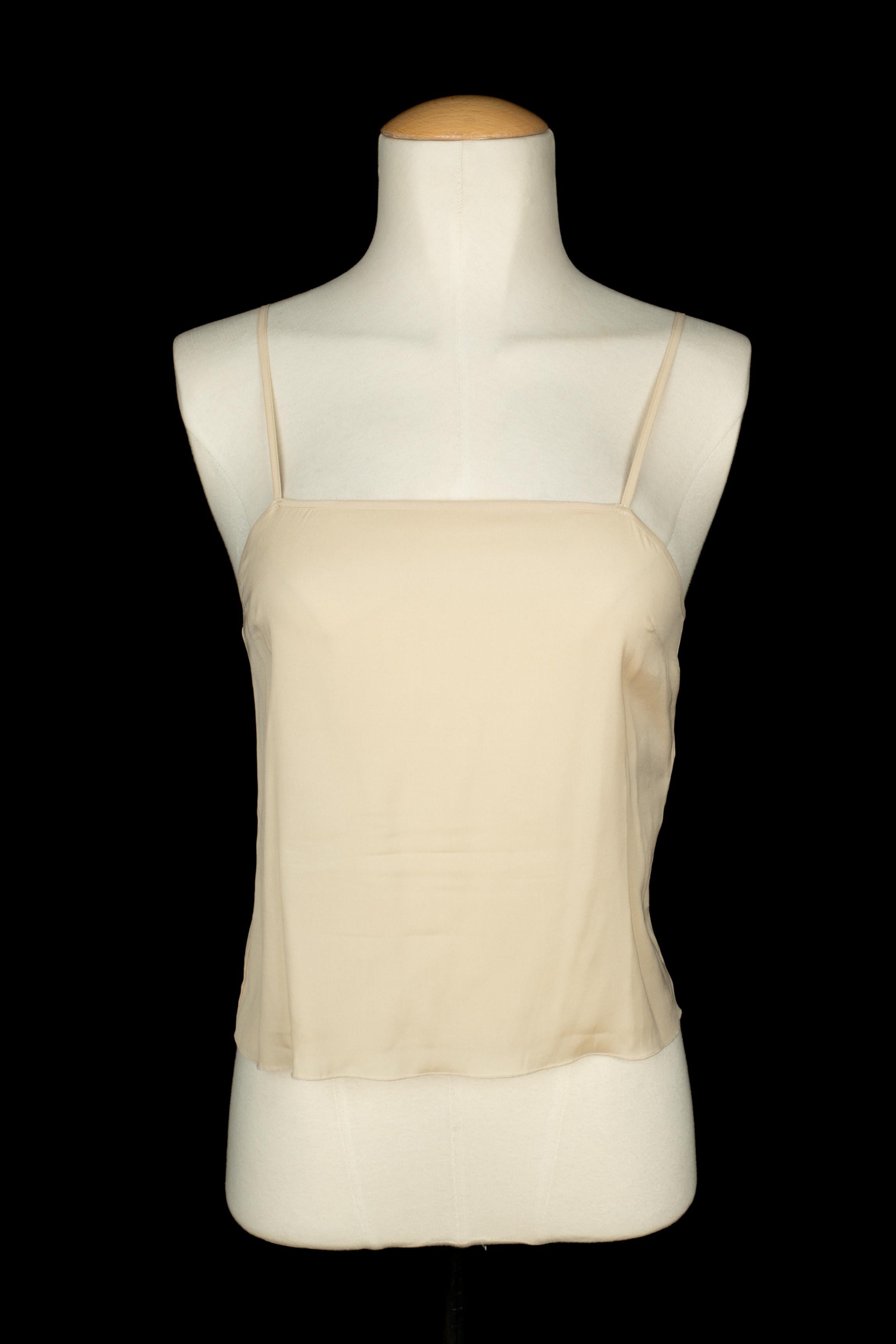 DIOR - (Made in Italy) Top in tulle e seta beige. Taglia 36FR. Collezione Primavera-Estate 2024 sotto la direzione artistica di Maria Grazia CHIURI.

Condizioni:
Ottime condizioni

Dimensioni:
Petto: 37 cm - Lunghezza: da 58 cm a 110 cm

SKU:FH299