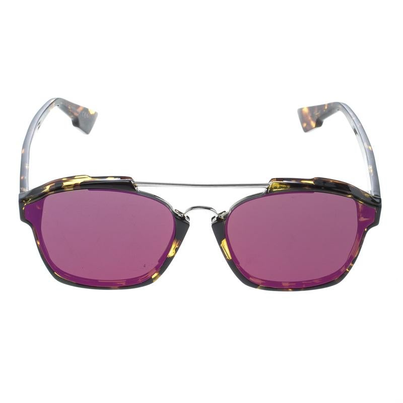 Super cool and quirky, these sunglasses from Dior will be your best companion whenever you are heading out. Rendered in a tortoise-coloured acetate frame, these Abstract sunnies styled in a wayfarer silhouette have broad, hot pink lenses and