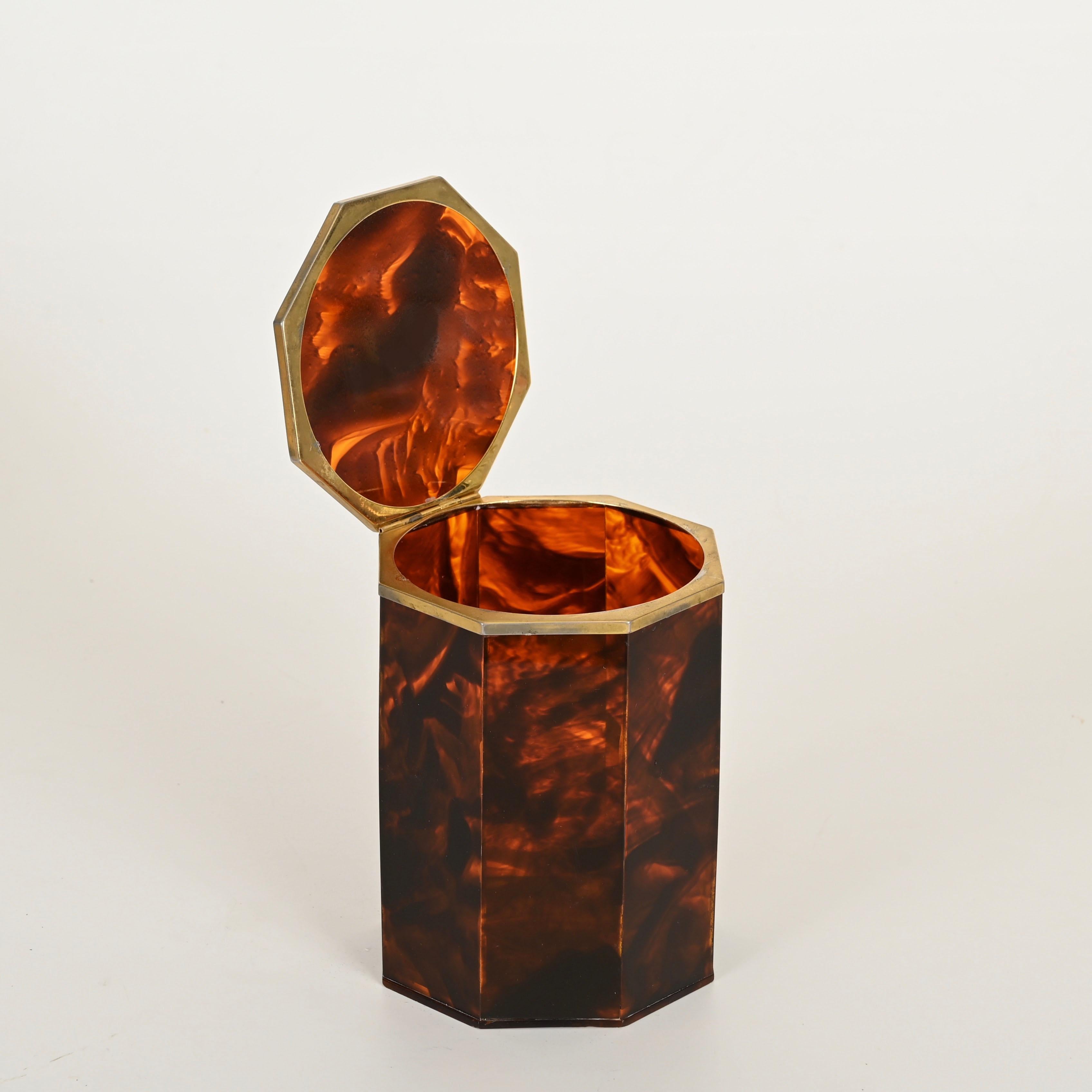 Caja octogonal decorativa Dior de carey, lucita y latón, Italia Años 70 Italiano en venta