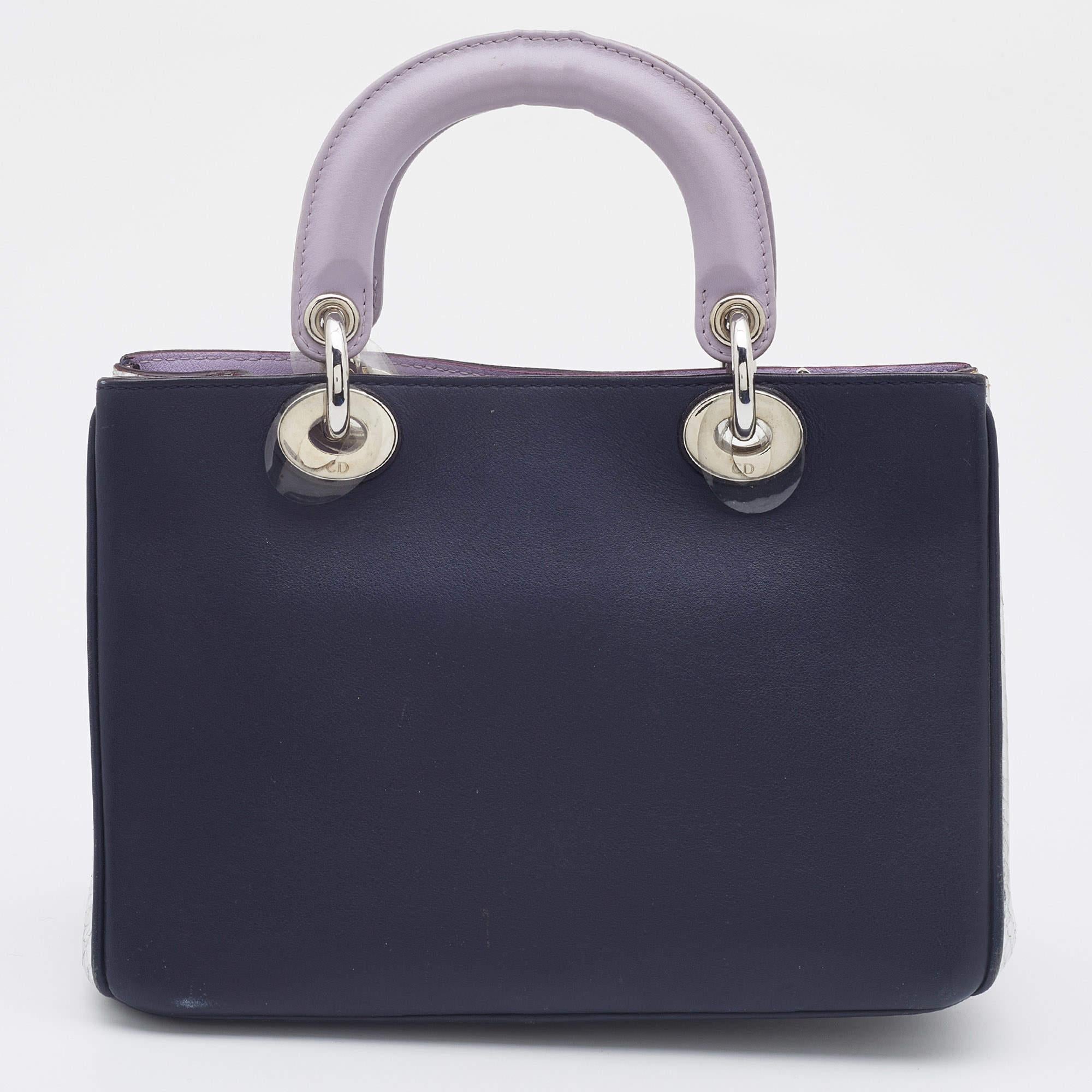 The Diorissimo perfectly captures the refined craftsmanship and the brand's vision of timeless elegance. The perfectly sized interior makes this Dior tote a highly functional accessory. Created from tri-color leather, it is complemented with dual