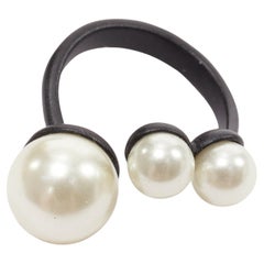 DIOR Bague Trio en métal noir mat fausse fausse perle