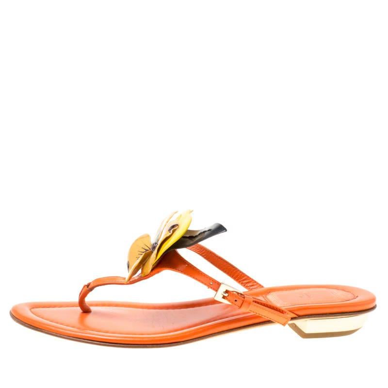 How pretty are these flat sandals from the house of Dior! They are designed with leather straps in a thong design with buckles and floral details perched on the uppers. Perfect for long summer days.

Includes: Original Dustbag

