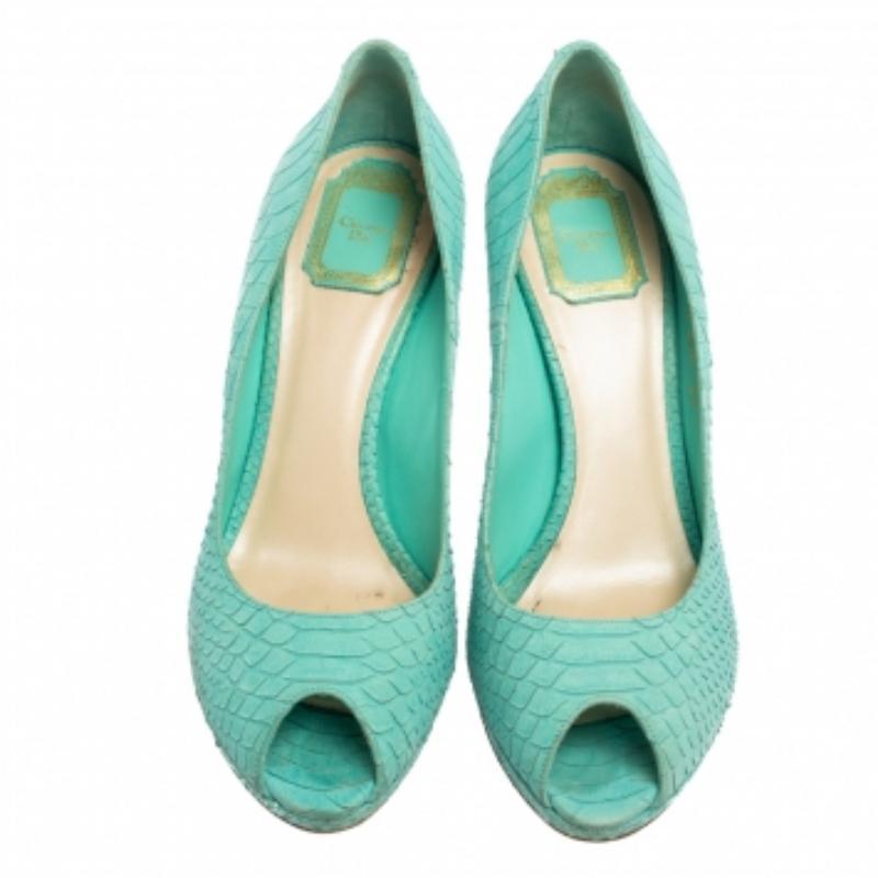 Escarpins Peep-Toe en cuir Miss Dior turquoise embossé python Taille 41 État moyen - En vente à Dubai, Al Qouz 2