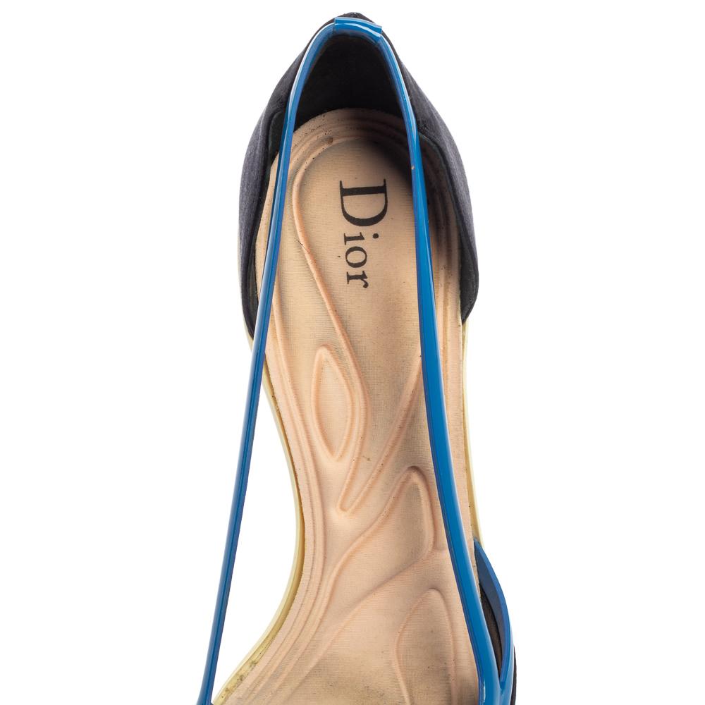 Dior Two Tone Blue Patent Leather Pointed Toe Curved Heel Pumps Size 39 In Good Condition In Dubai, Al Qouz 2