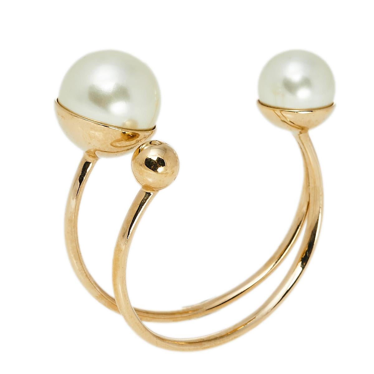 The UltraDior range is a tribute to the iconic Dior pearl. The open cuff bracelet is designed with a gold-tone frame and two faux pearls at the ends along and one gold-tone stud on one end of the bracelet. Pair it with classy outfits and your faux