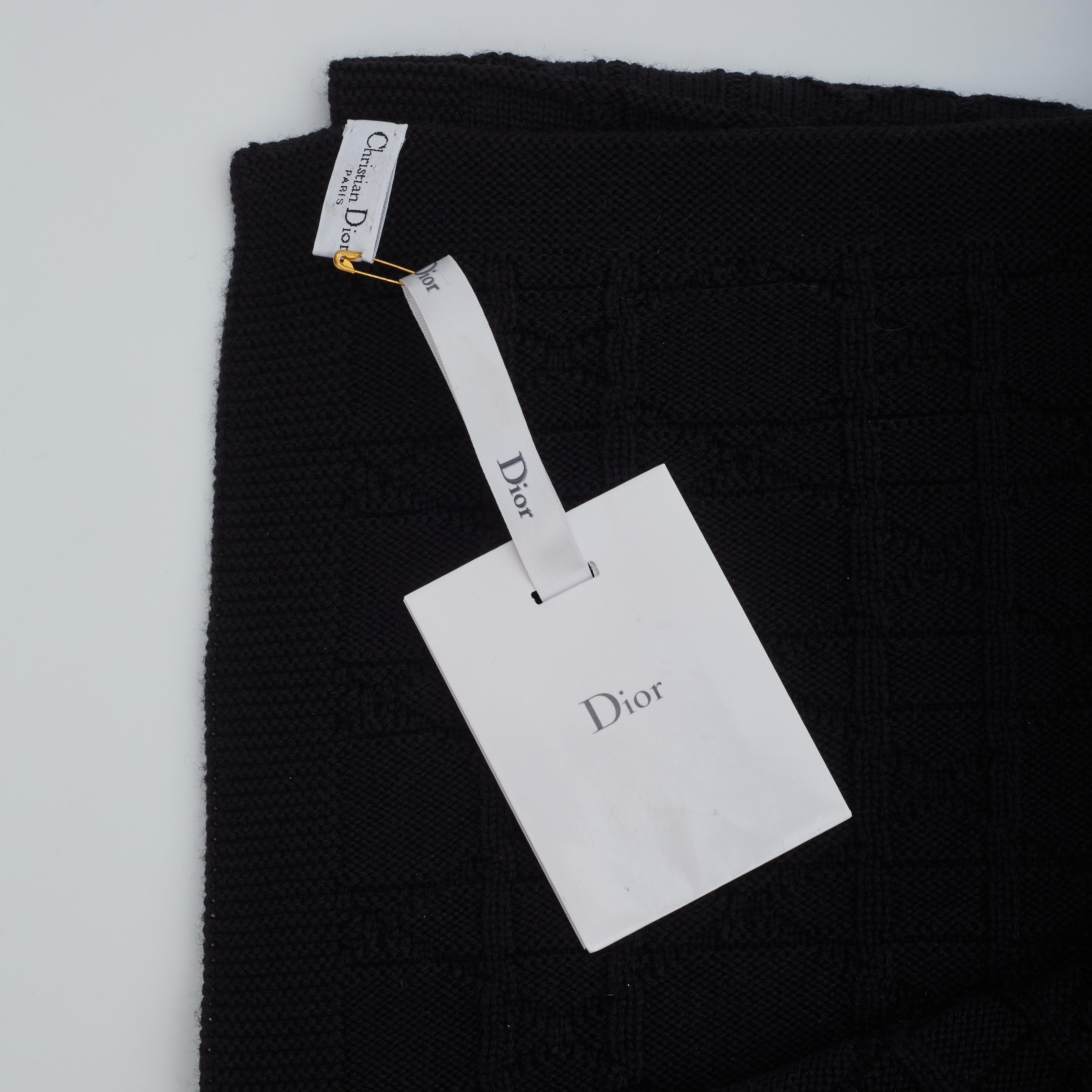 Dior Vintage Cannage - Écharpe en laine noire (comme neuve) Excellent état - En vente à Montreal, Quebec