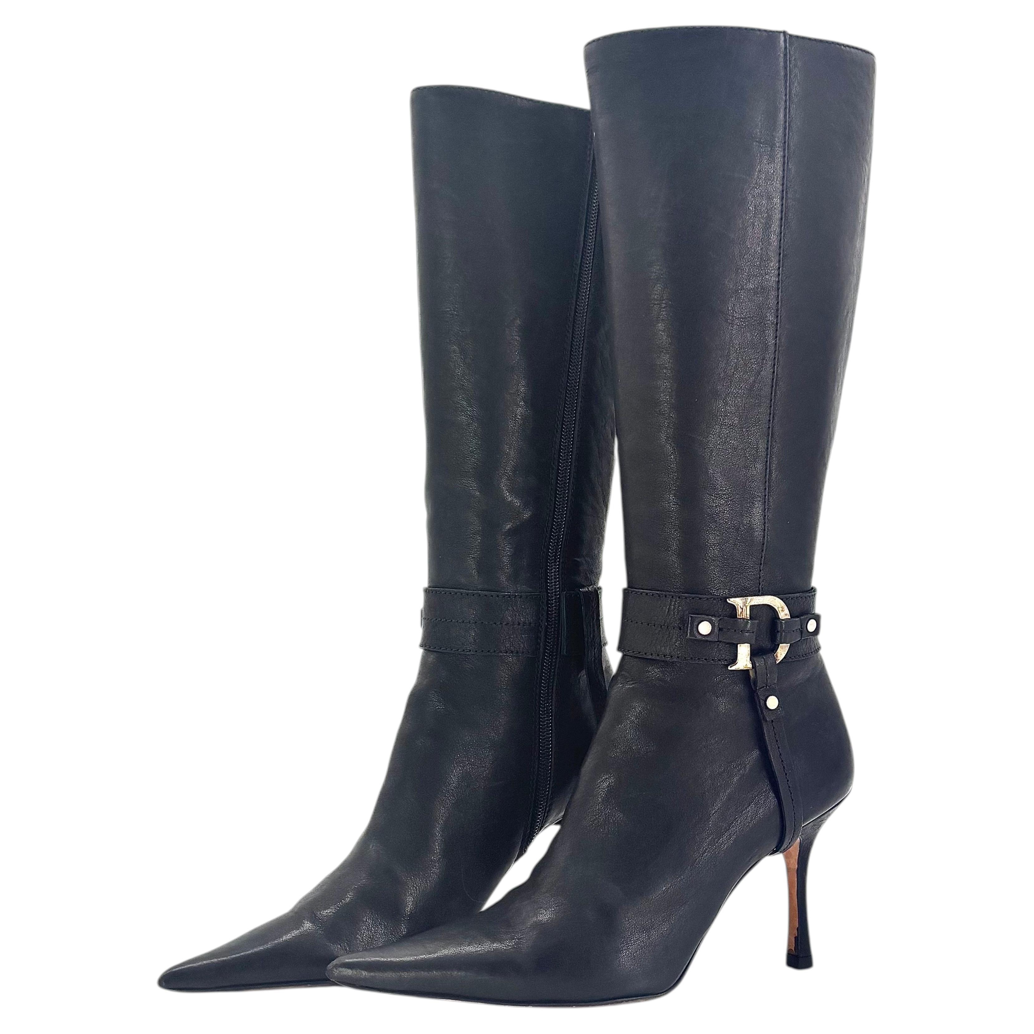 Dior Vintage Galliano Logo-Stiefel mit Riemchen, kniehoch, mit hohen Absätzen, Größe 37,5