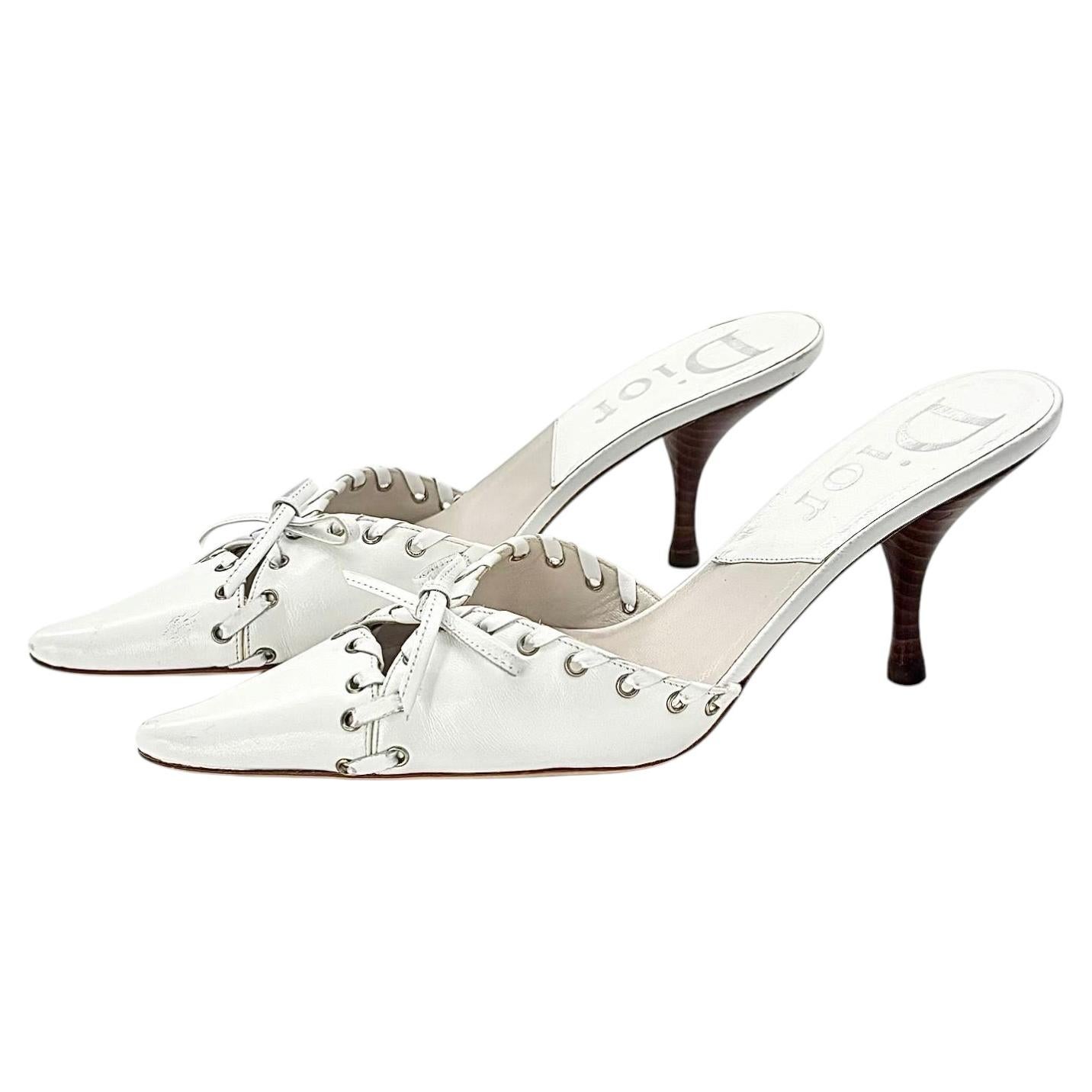 Escarpins-mules Dior Vintage John Galliano à bout pointu, ornés d'un nœud et d'œillets, taille 37