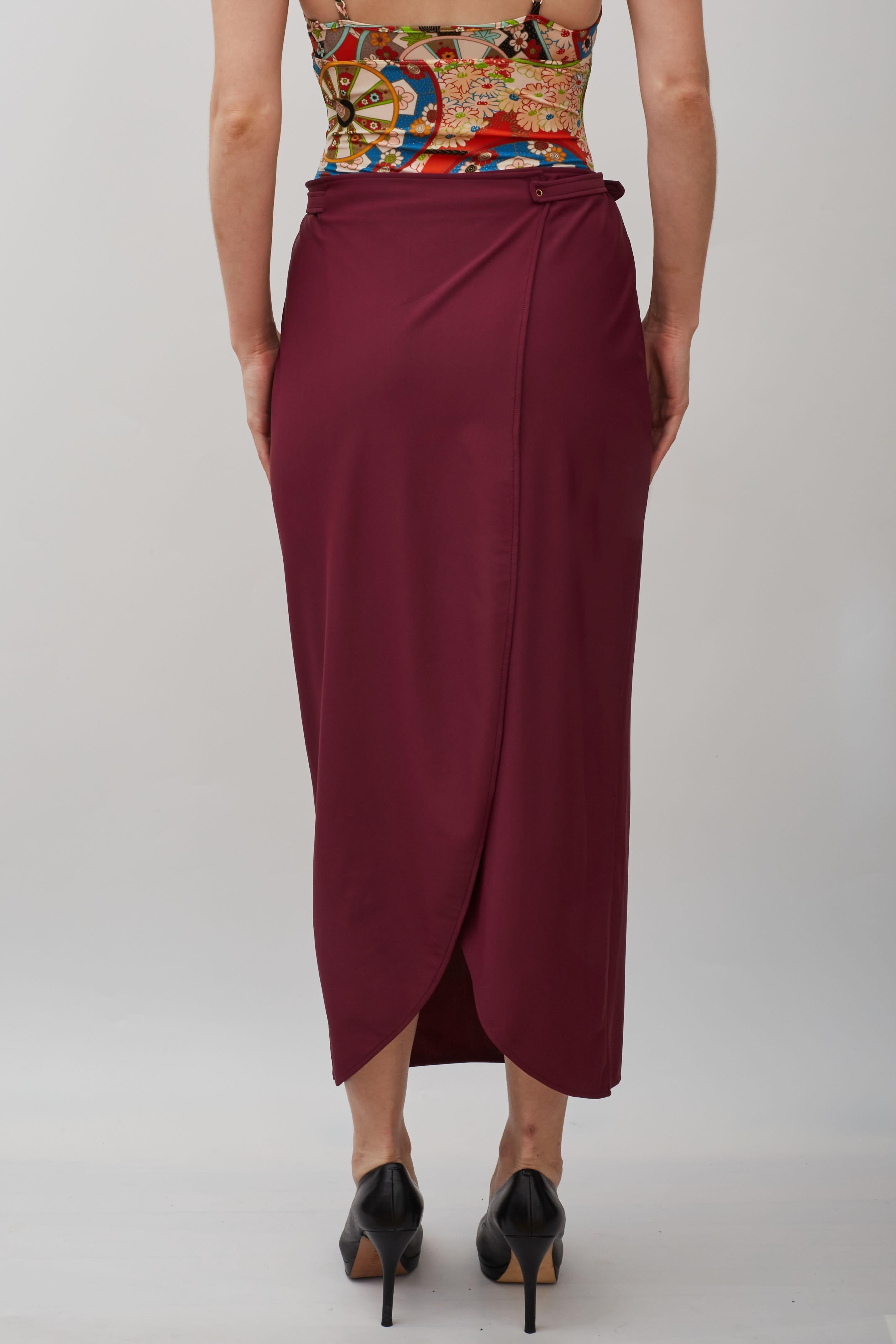 Dior Vintage Midi Belted Nylon Burgundy Bordeaux Skirt (US4  Small) In Excellent Condition For Sale In Montreal, Quebec