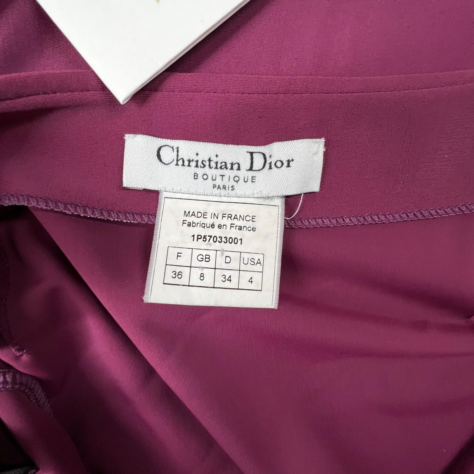 Christian Dior Vintage Midi-Rock mit Gürtel aus Nylon in Burgunderrot (US4  Klein) im Angebot 4