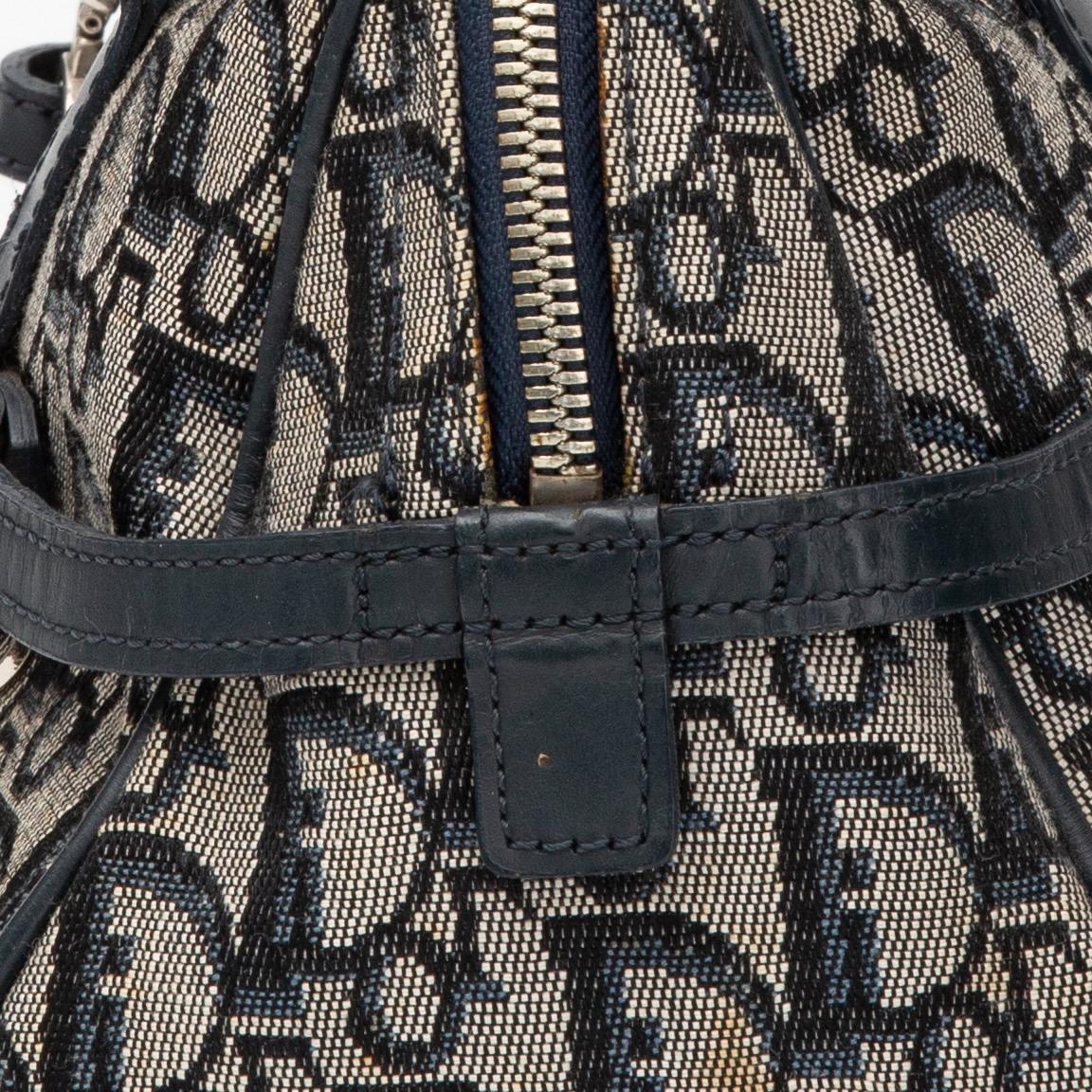 Dior Vintage Navy Oblique Trotter Logo Charms Boston Shoulder Bag (2003) In Good Condition In Montreal, Quebec