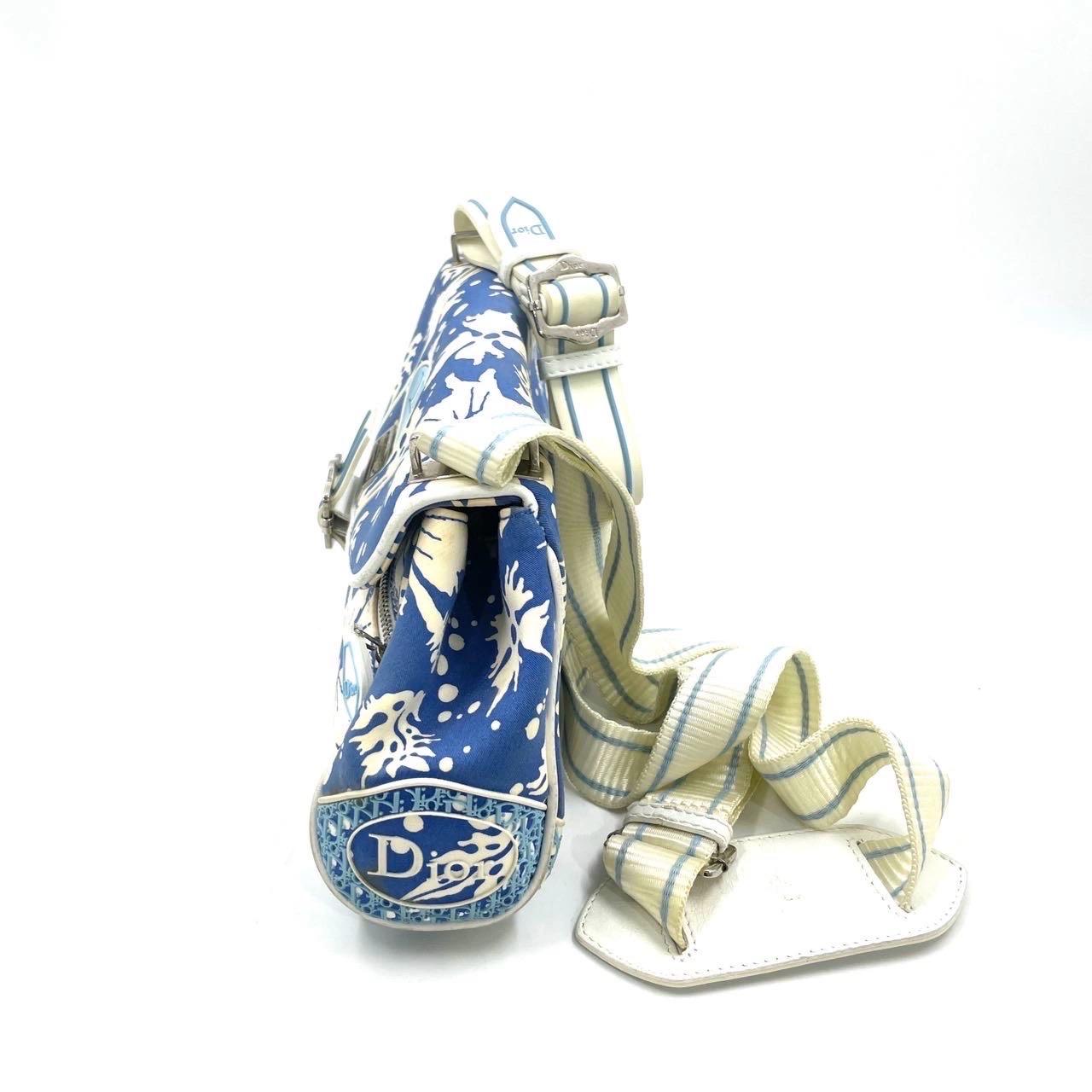 Dior Vintage Surf Chick Shoulder Bag Blue and White Chinese Porcelain Print In Fair Condition For Sale In AUBERVILLIERS, FR