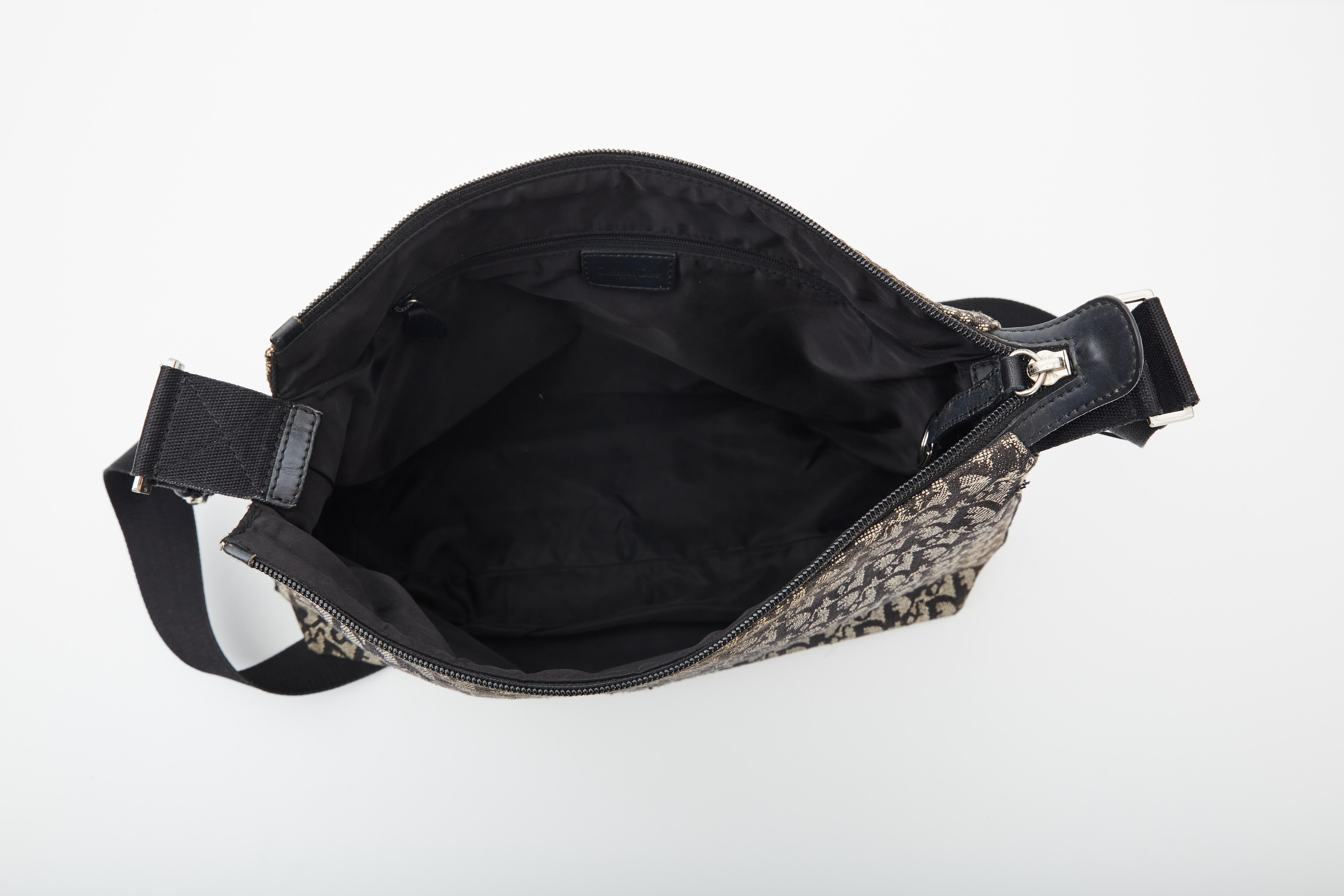 Women's or Men's Dior Vintage Trotter Shoulder Messenger Bag Navy (2003) For Sale