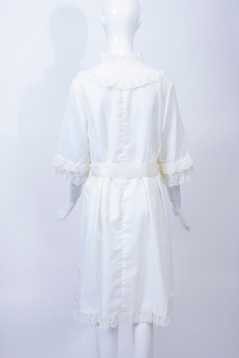 Dior Vintage White Robe In Excellent Condition For Sale In Alford, MA