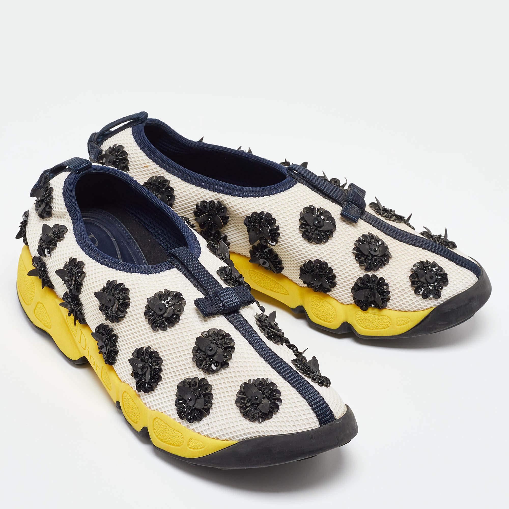 Dior White/Blue Mesh Paillettes/Beads Embellished Fusion Sneakers Size 36 In condizioni buone in vendita a Dubai, Al Qouz 2