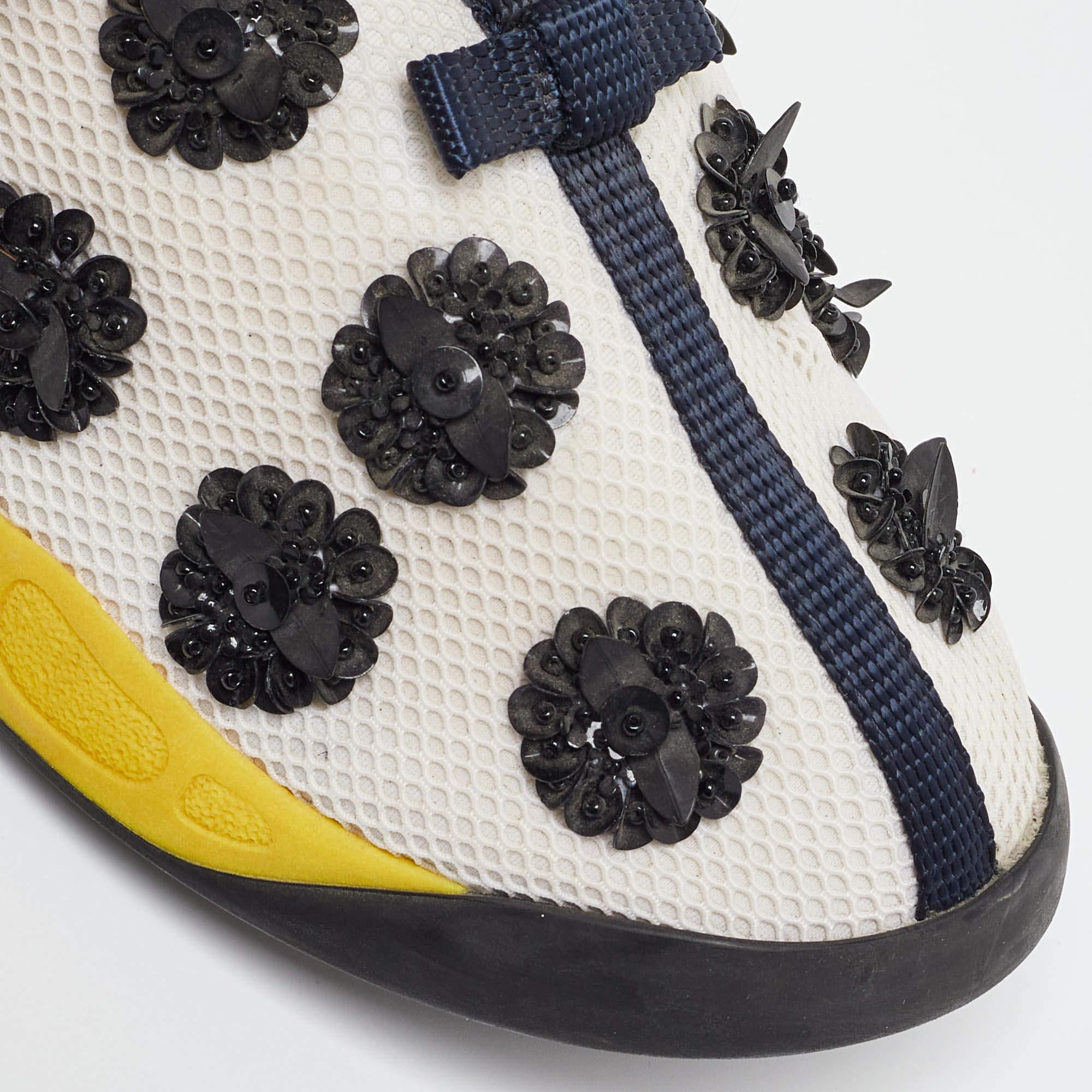 Dior White/Blue Mesh Paillettes/Beads Embellished Fusion Sneakers Size 36 in vendita 2