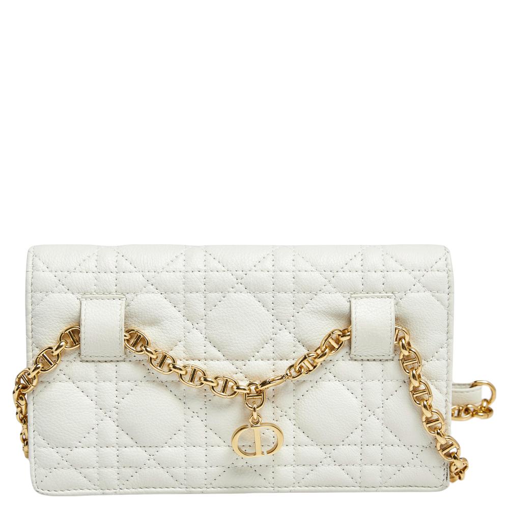 This Caro belt bag from Dior is a cute accessory. It has been designed using white Cannage leather on the exterior with a gold-tone logo detail on the front. It comes with a chainlink belt strap.