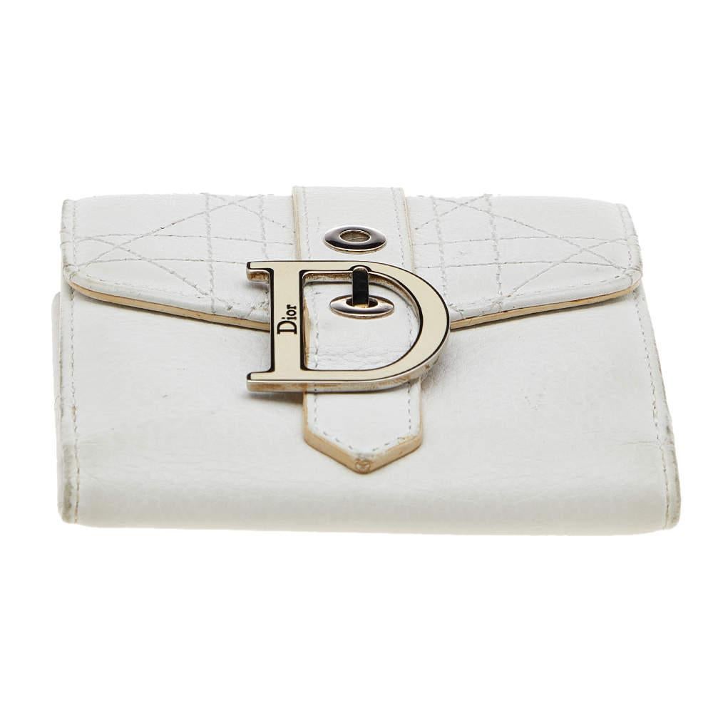 Cartera francesa de piel Cannage blanca Dior 3