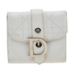 Cartera francesa de piel Cannage blanca Dior
