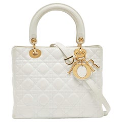 Sac cabas Lady Dior de taille moyenne en cuir cannage blanc