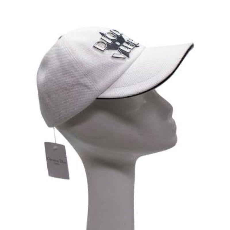 Dior White D-Player Vibe Baseball Cap

-Features a 'DIOR VIBE' patch in Black rubber
-Tonal adjustment tab at the back with the 'CHRISTIAN DIOR' signature
-Crafted in white technical fabric
-Fully lined 

Material: 

100% cotton 

Made in Italy