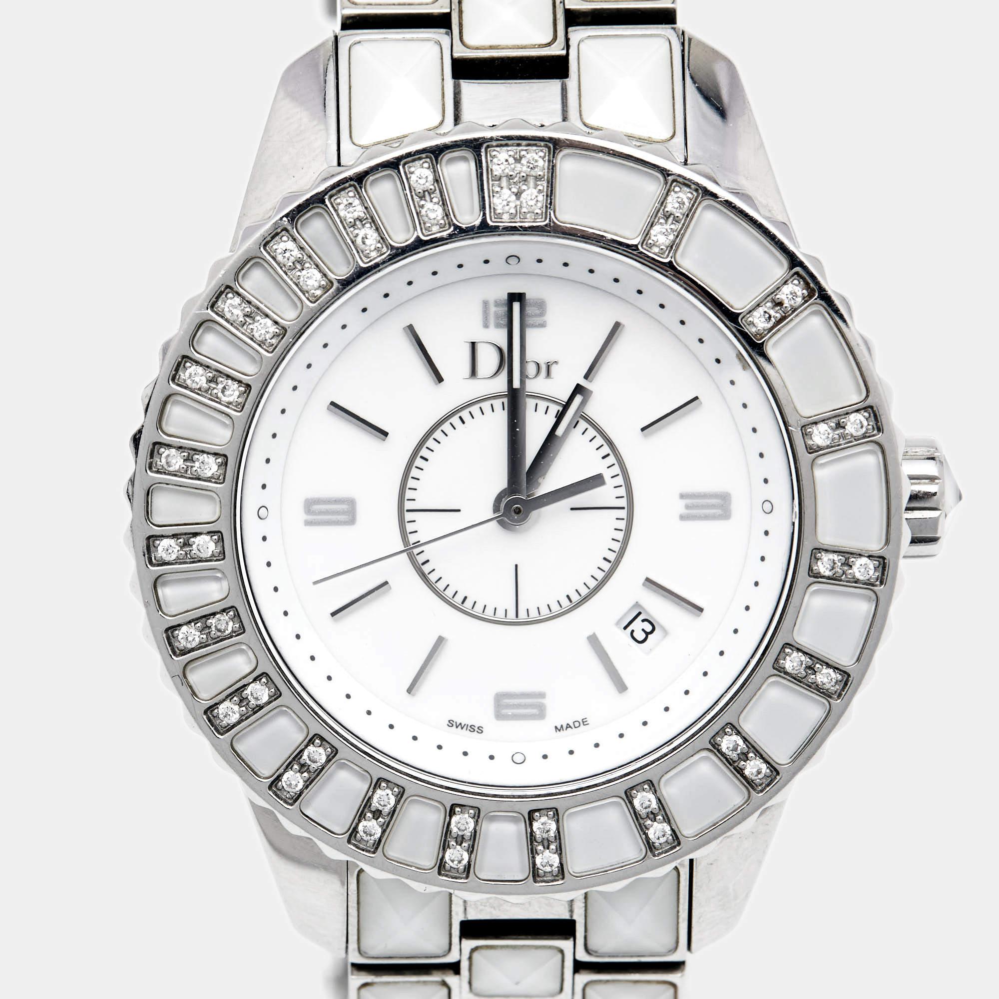 Incorporate Dior's sophisticated style into your ensemble with this exquisite Christal wristwatch. It exhibits the brand's dedication to creativity and its expertise in the art of watchmaking.


