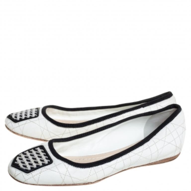 Step out in these stylish and impressive Dior flats to channel your inner diva. They are crafted from metallic white leather and styled with the signature Cannage stitch pattern. They feature round toes and come equipped with comfortable