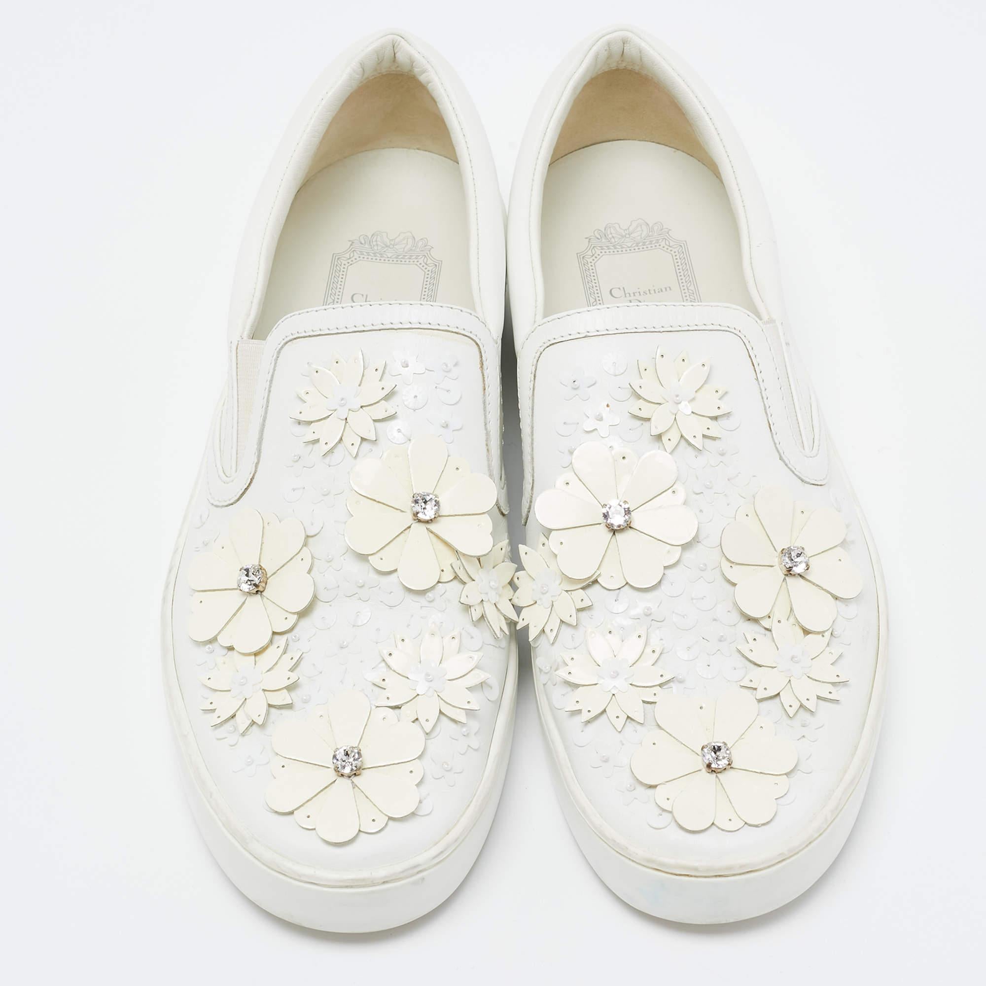 Dior White Leather Daisy Flower Embellished Slip On Sneakers Size 37.5 In Good Condition In Dubai, Al Qouz 2