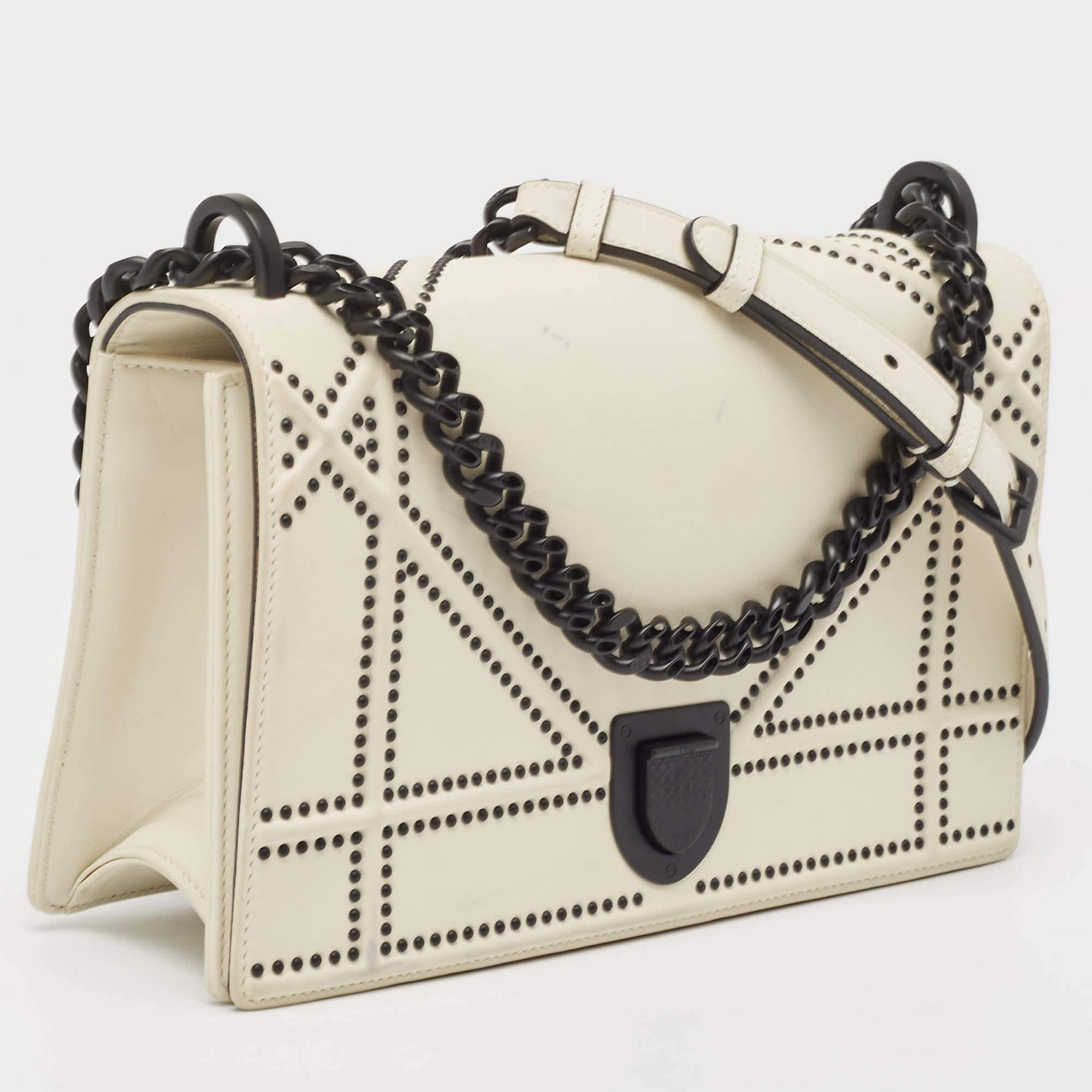 Dior White Leather Medium Diorama Flap Shoulder Bag In Good Condition In Dubai, Al Qouz 2