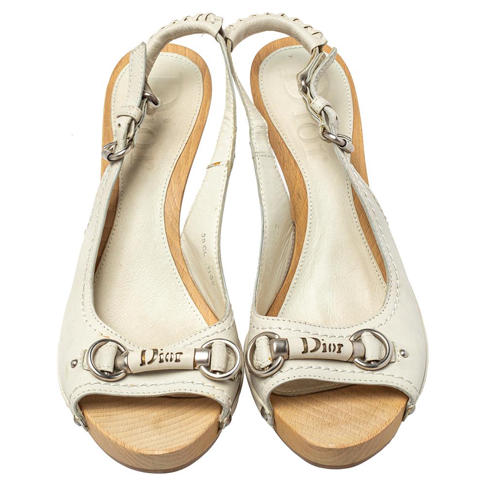 The signature Dior branding, the open toes, and Horsebit motifs are all elements that make these sandals by Dior to die for. They feature leather-lined insoles with Christian Dior labels and 10 cm wood-finished heels.

