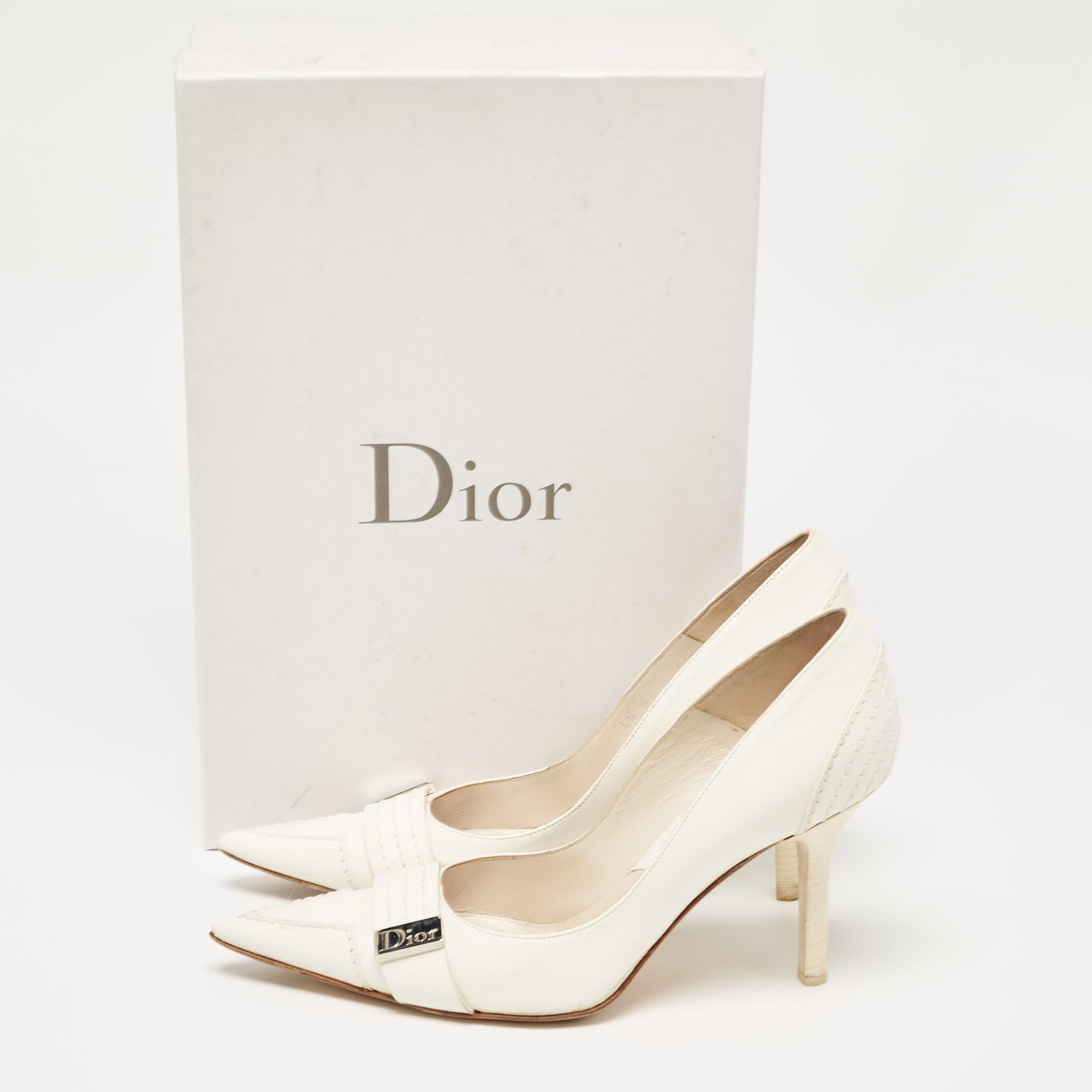 Escarpins à bout pointu en cuir blanc Dior Taille 36 en vente 6