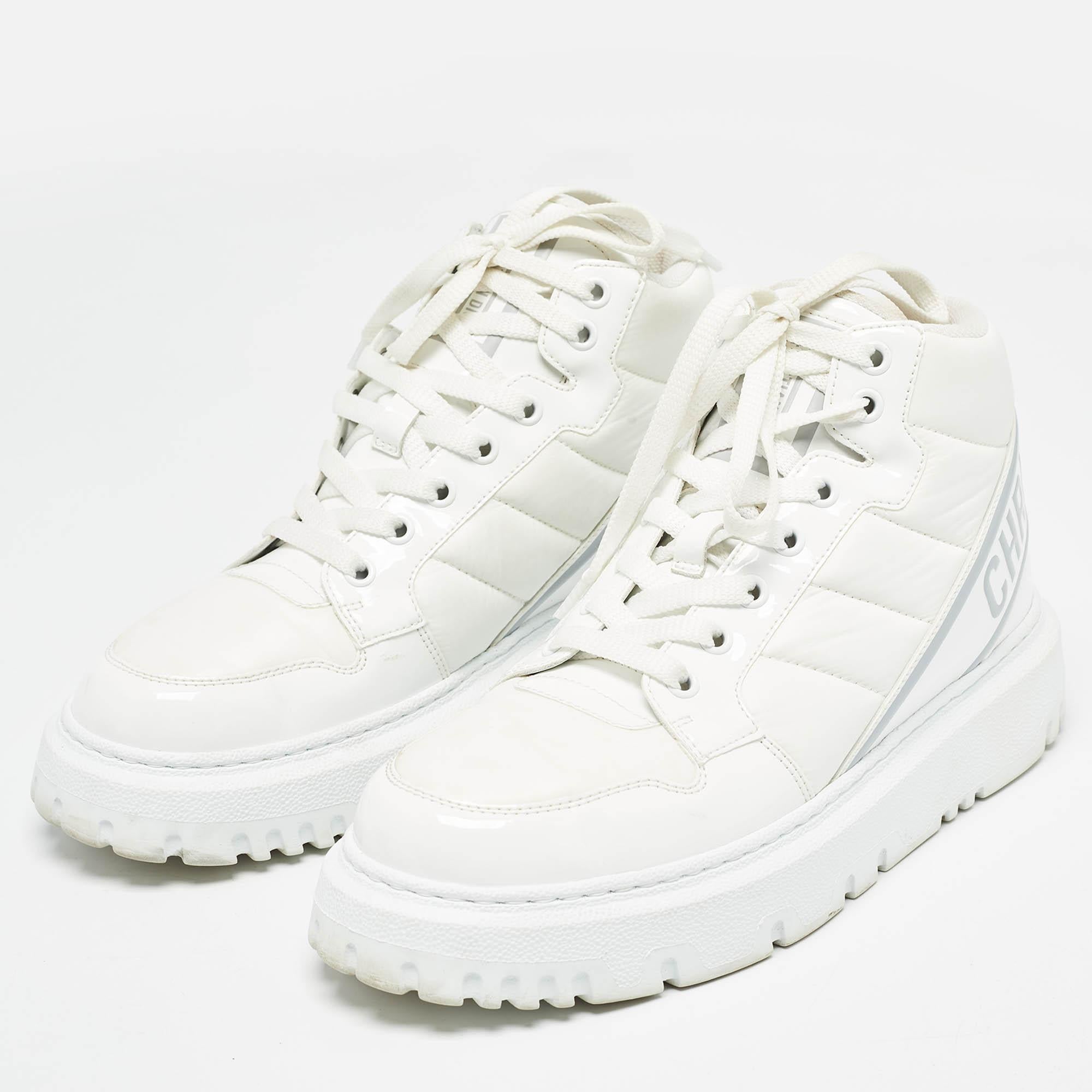 Designed to elevate your style quotient and give you comfort at the same time these kicks are crafted using the best materials. Pair them with your casuals for a cool look.