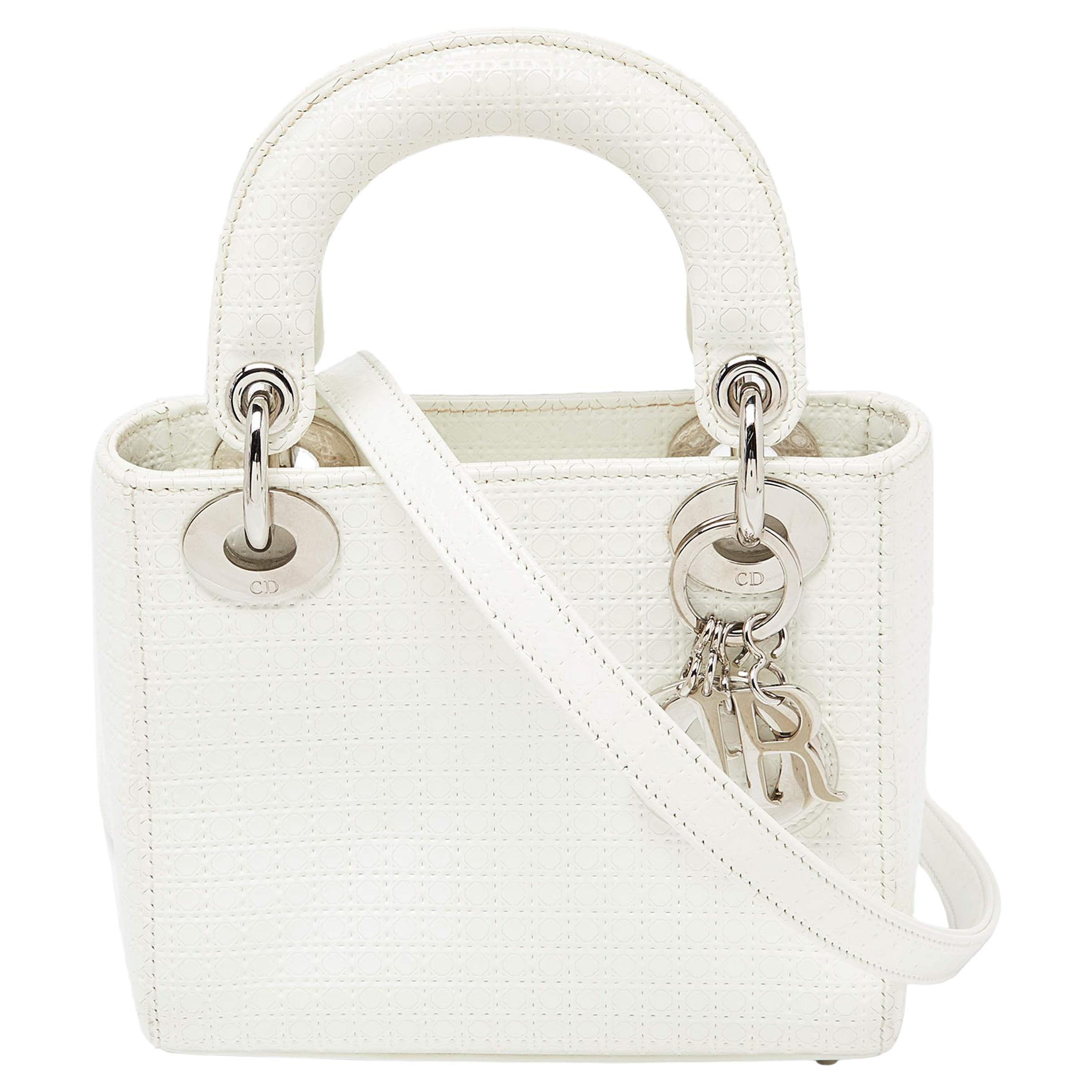 Dior Weiße Microcannage Mini-Tasche aus Lackleder mit Minikette Lady Dior im Angebot