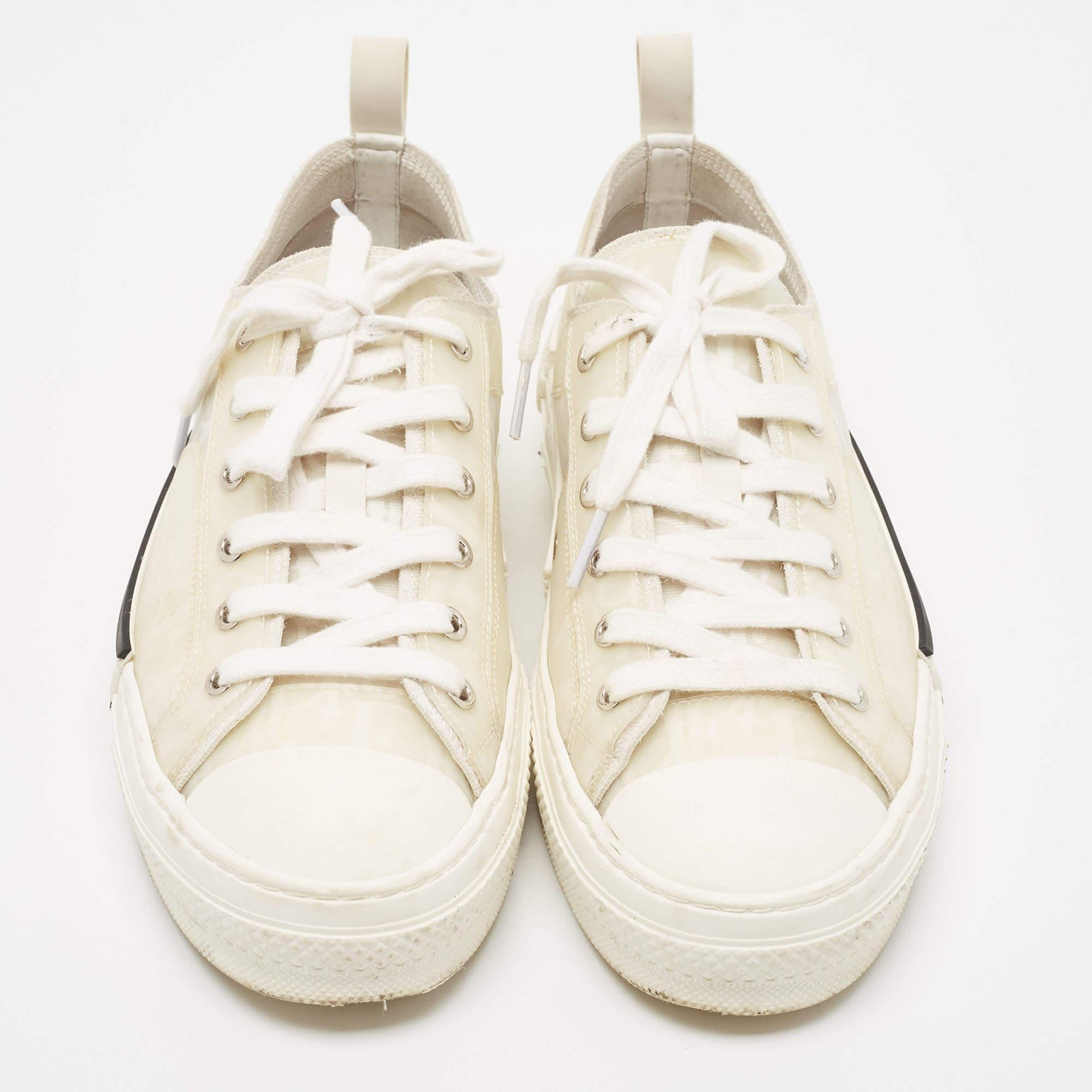 Upgrade your style with these Dior B23 sneakers. Meticulously designed for fashion and comfort, they're the ideal choice for a trendy and comfortable stride.

