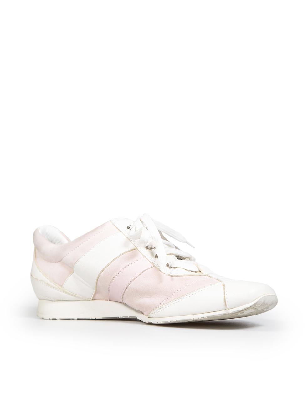 CONDITION is Good. Minor wear to trainer is evident. Light signs of wear to the toes, back, sides and on the suede near the tongue of both shoes where discolouration can be seen. There is also creasing on the sides and back of both shoes on this